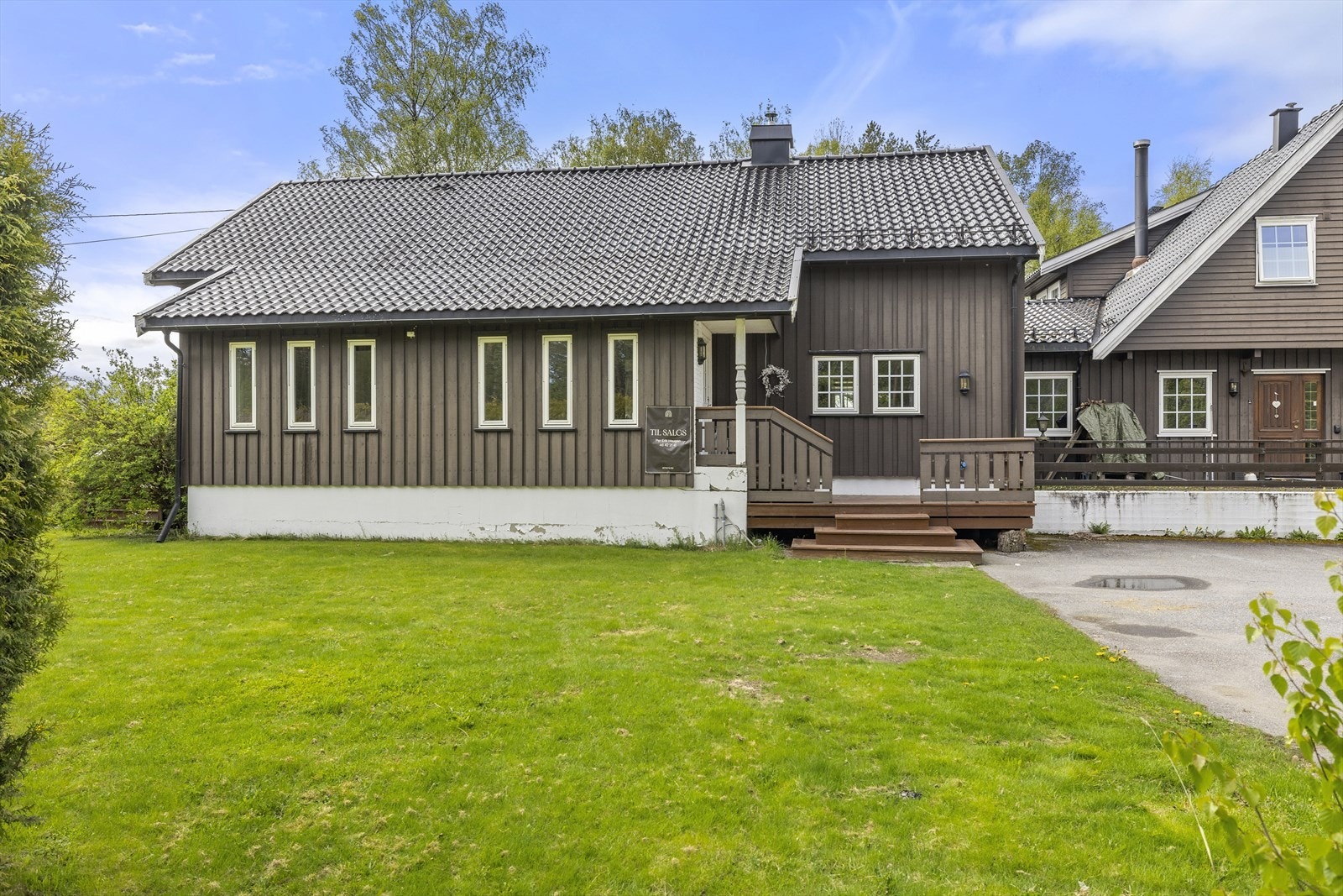 Oppvarming skjer via en effektiv bergvarmepumpe som er felles for begge enheter. Galleribilde