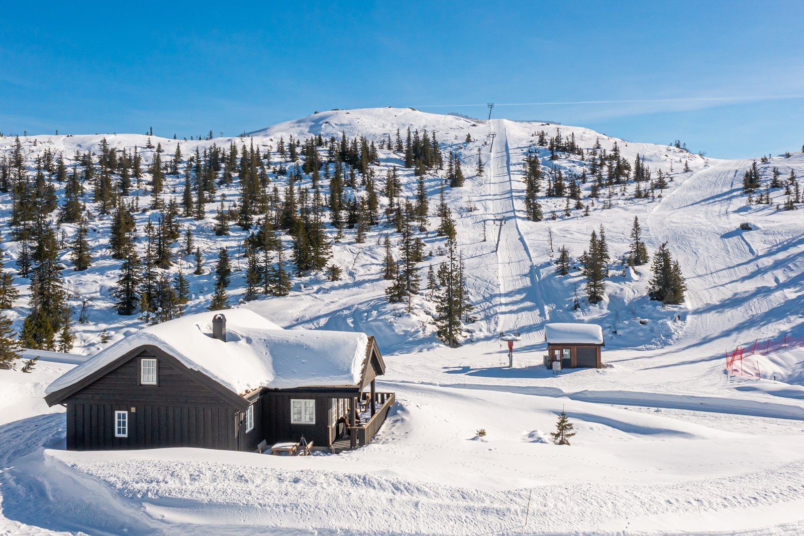 Velkommen til Vardefjellvegen 246, presentert av Espen Johnsen og Sander Flåte ved Nordvik Majorstuen - Foto: Henrik - Besto Foto. Galleribilde