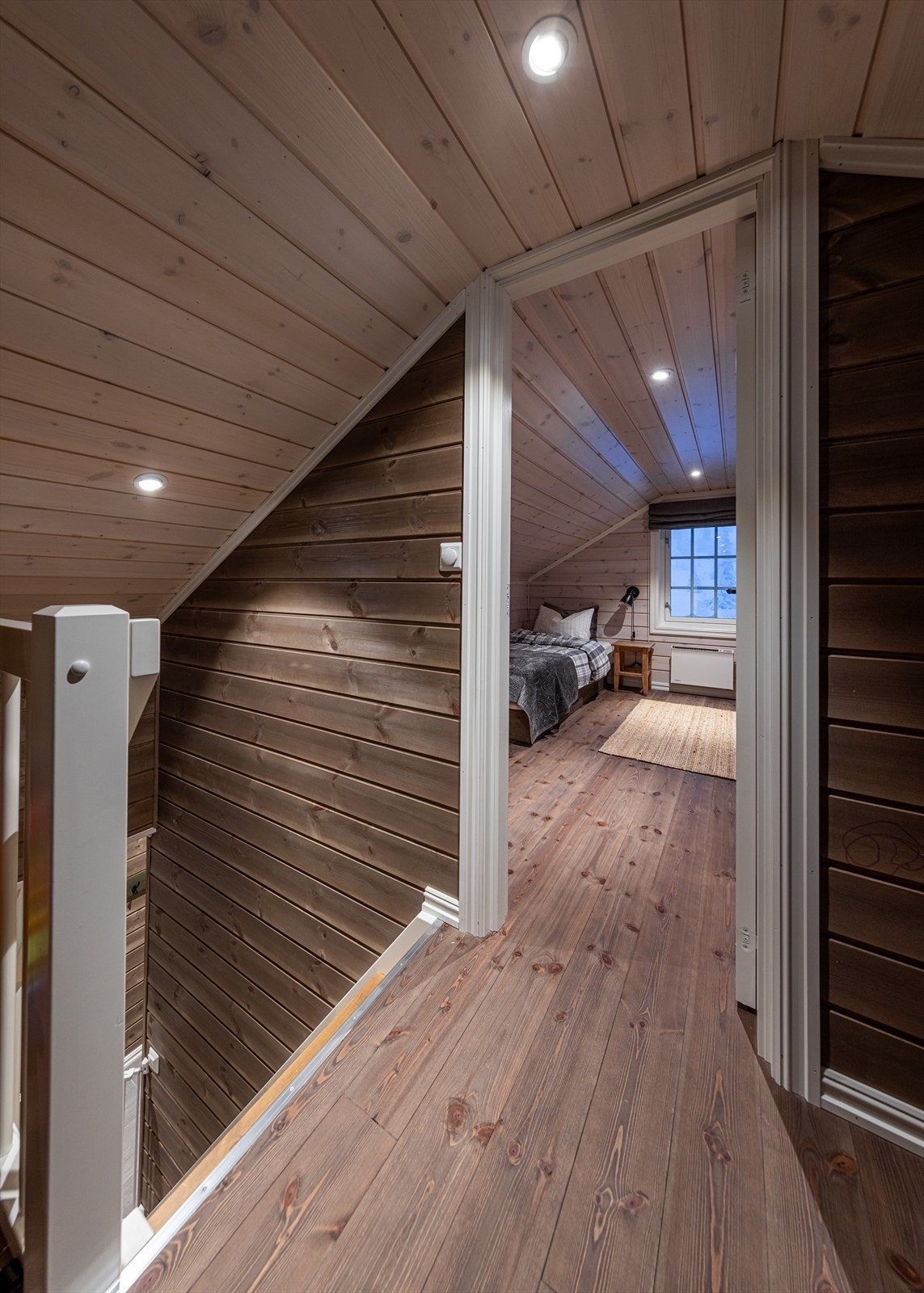 Hems bestående av to hemsrom og loftstue med et totalt gulvareal på 42 kvm. Galleribilde