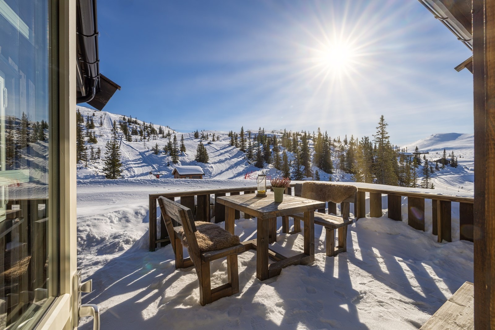 Meget lekker og påkostet hytte fra 2021 | Alt TG1 | Ski-in/ski-out | Solrik terrasse | 3 soverom + 2 hemsrom | Under 2t fra Oslo Galleribilde