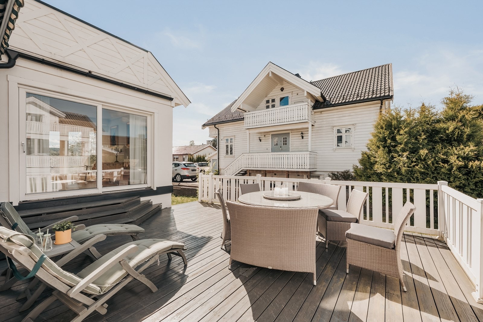 Terrassen er på ca. 30,1 kvm og byr på gode solforhold. Galleribilde