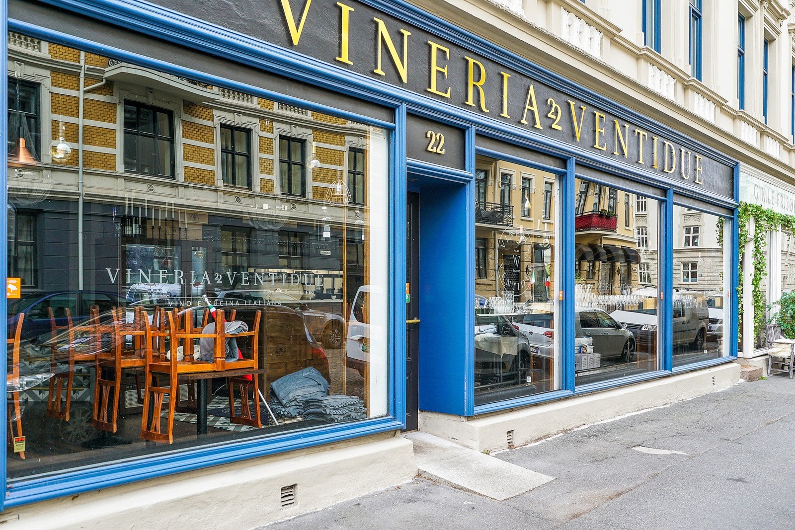 Like utenfor døren har man også tilgang på et rikt utvalg butikker, kafeer og restauranter. Galleribilde