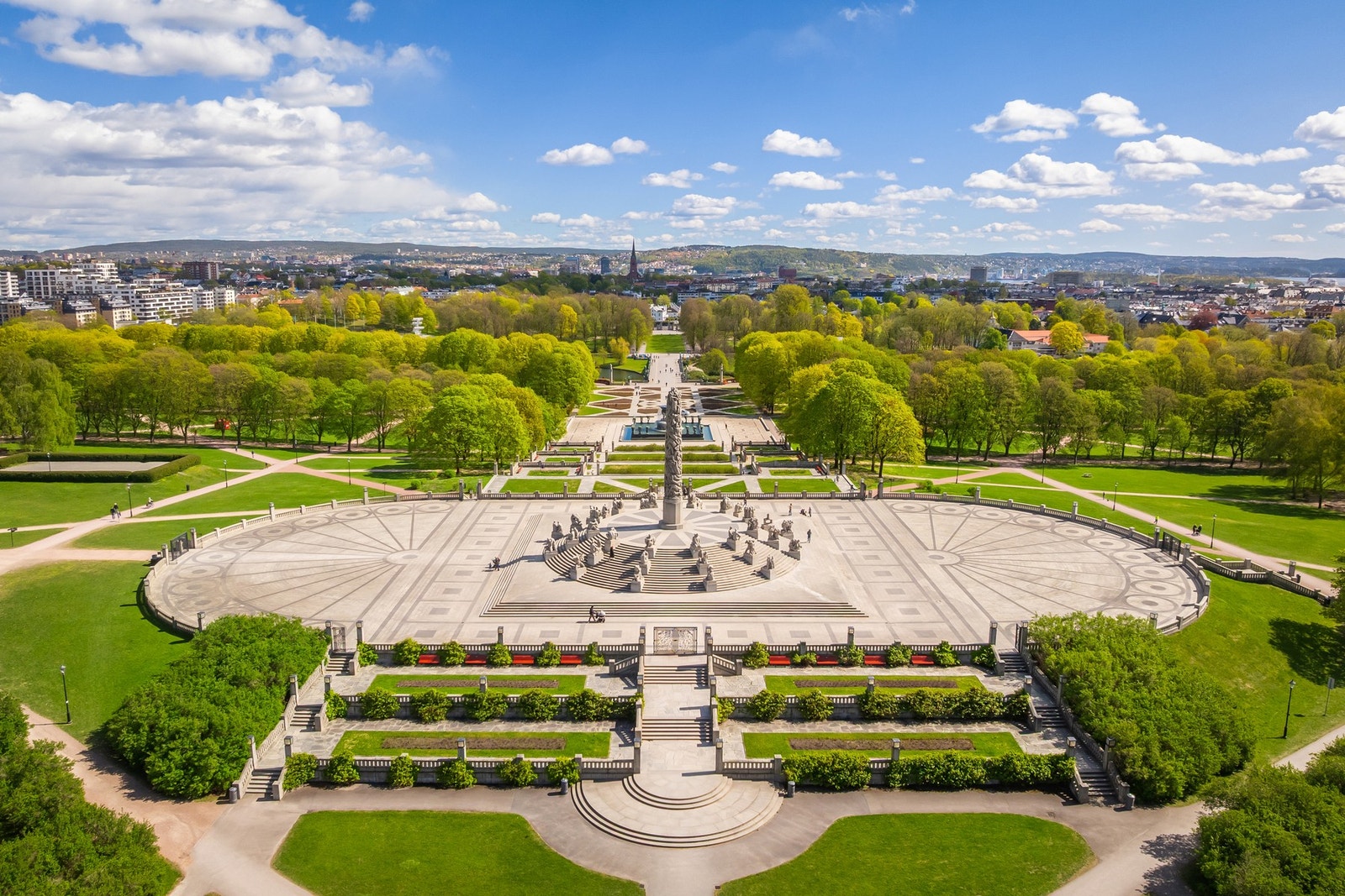 Umiddelbar nærhet til Frognerparken/Vigelandsparken, buss og trikk, restauranter og butikker. Galleribilde