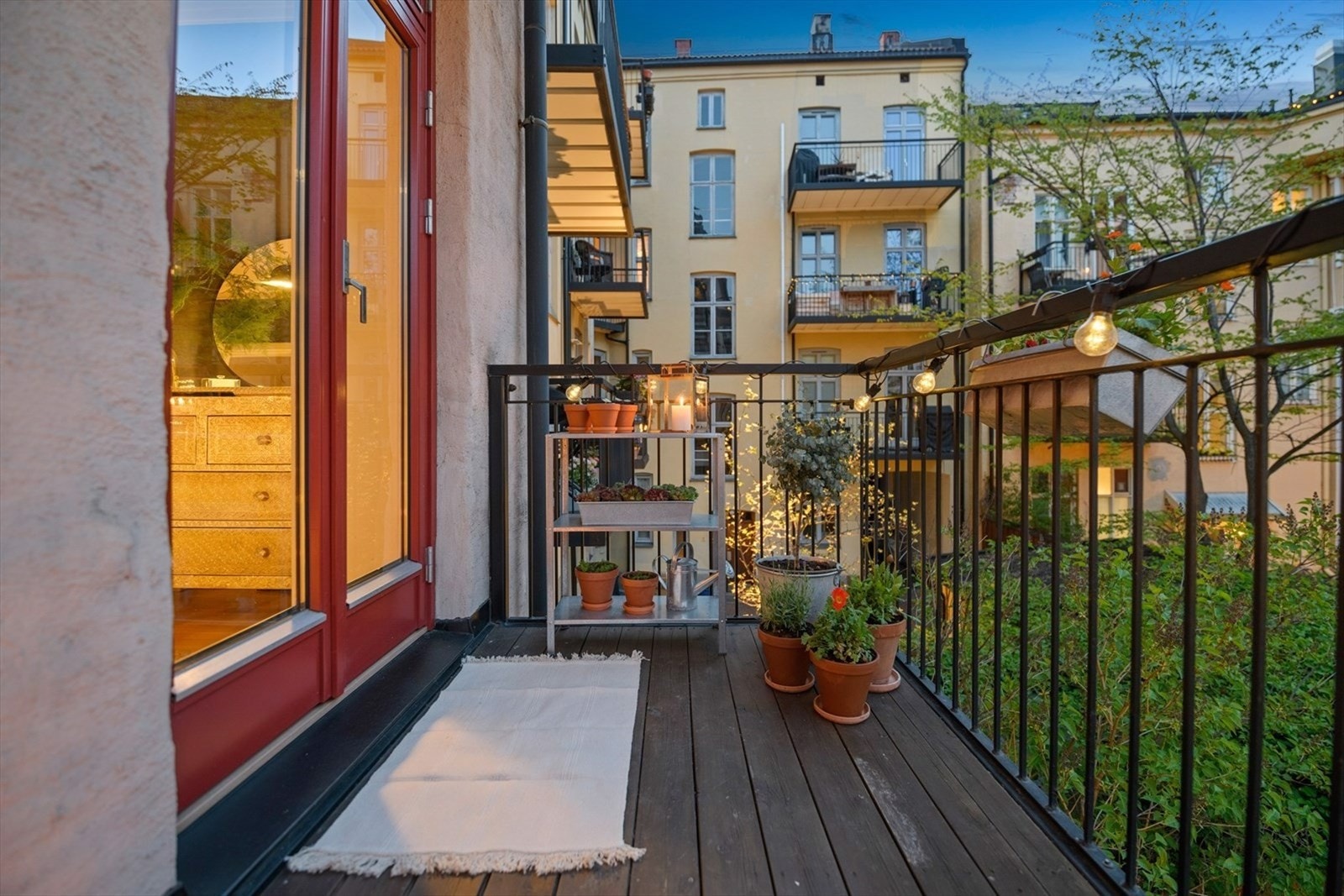 Kveldsstemning på balkongen. Galleribilde