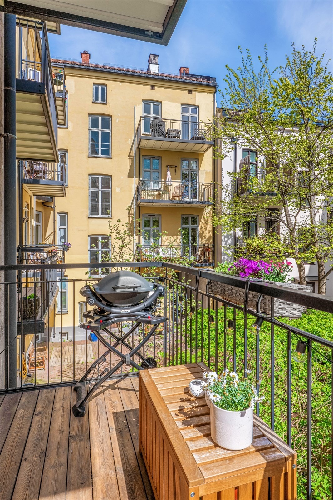 På balkongen har du god plass til grill, beplantning og sittegruppe. Galleribilde