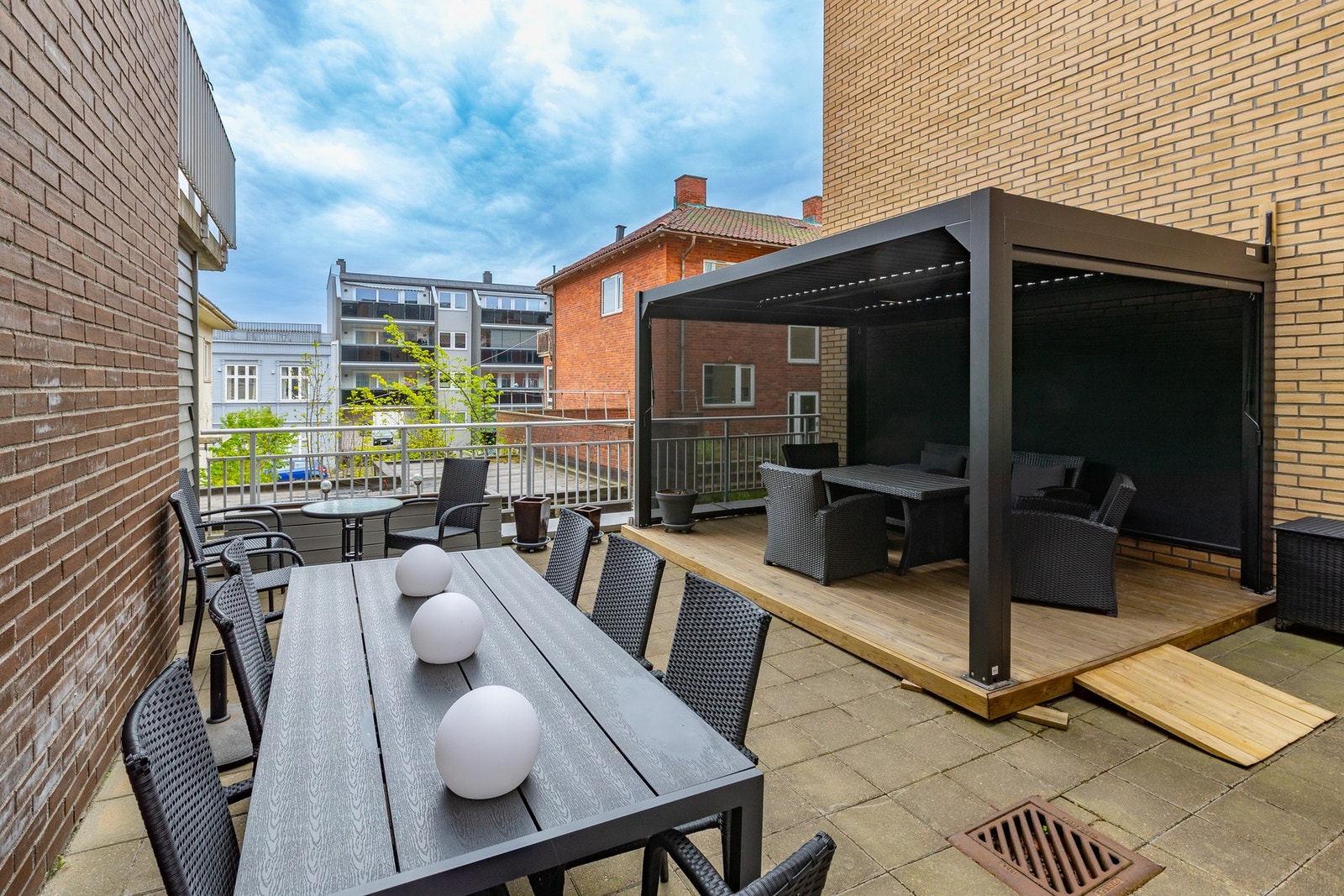 Felles uterom med pergola Galleribilde