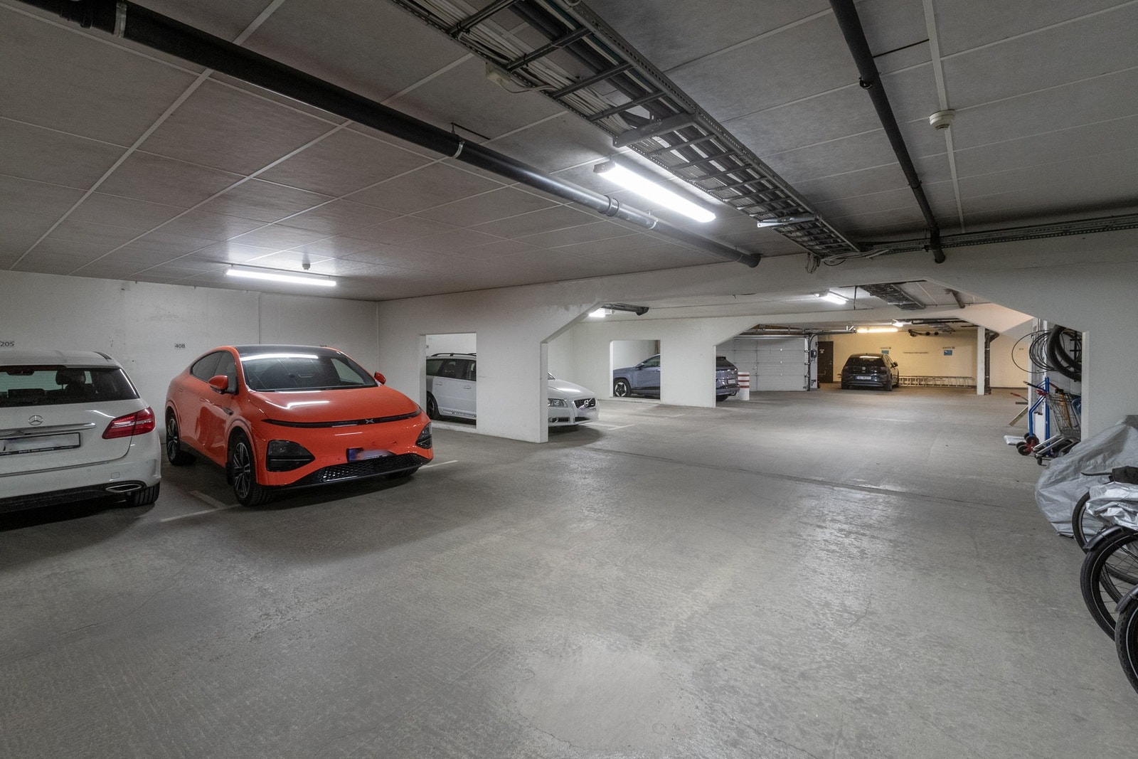 Garasjeplass m/ elbillader Galleribilde
