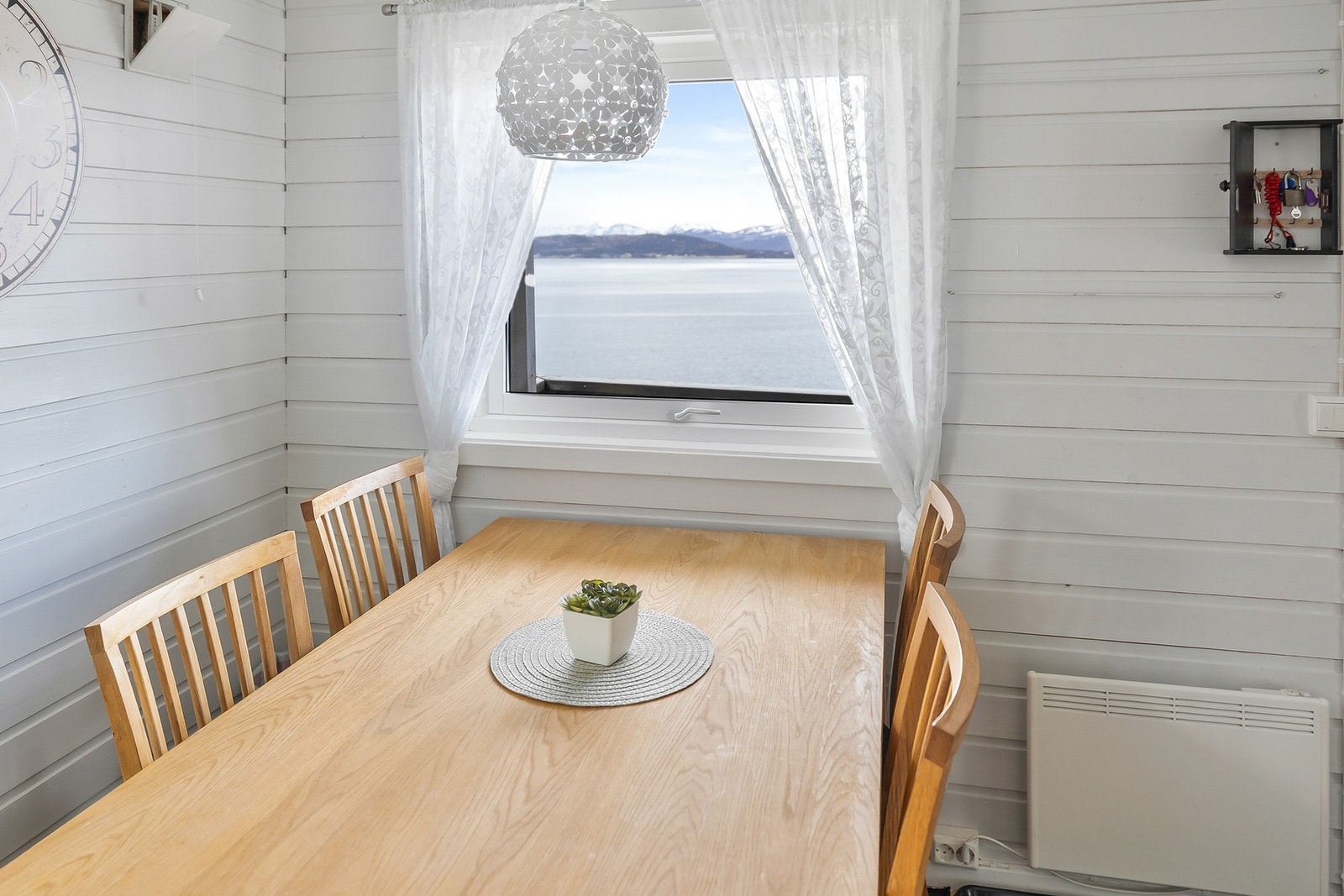 Nyt måltidene med en nydelig utsikt fra spisebordet. Galleribilde
