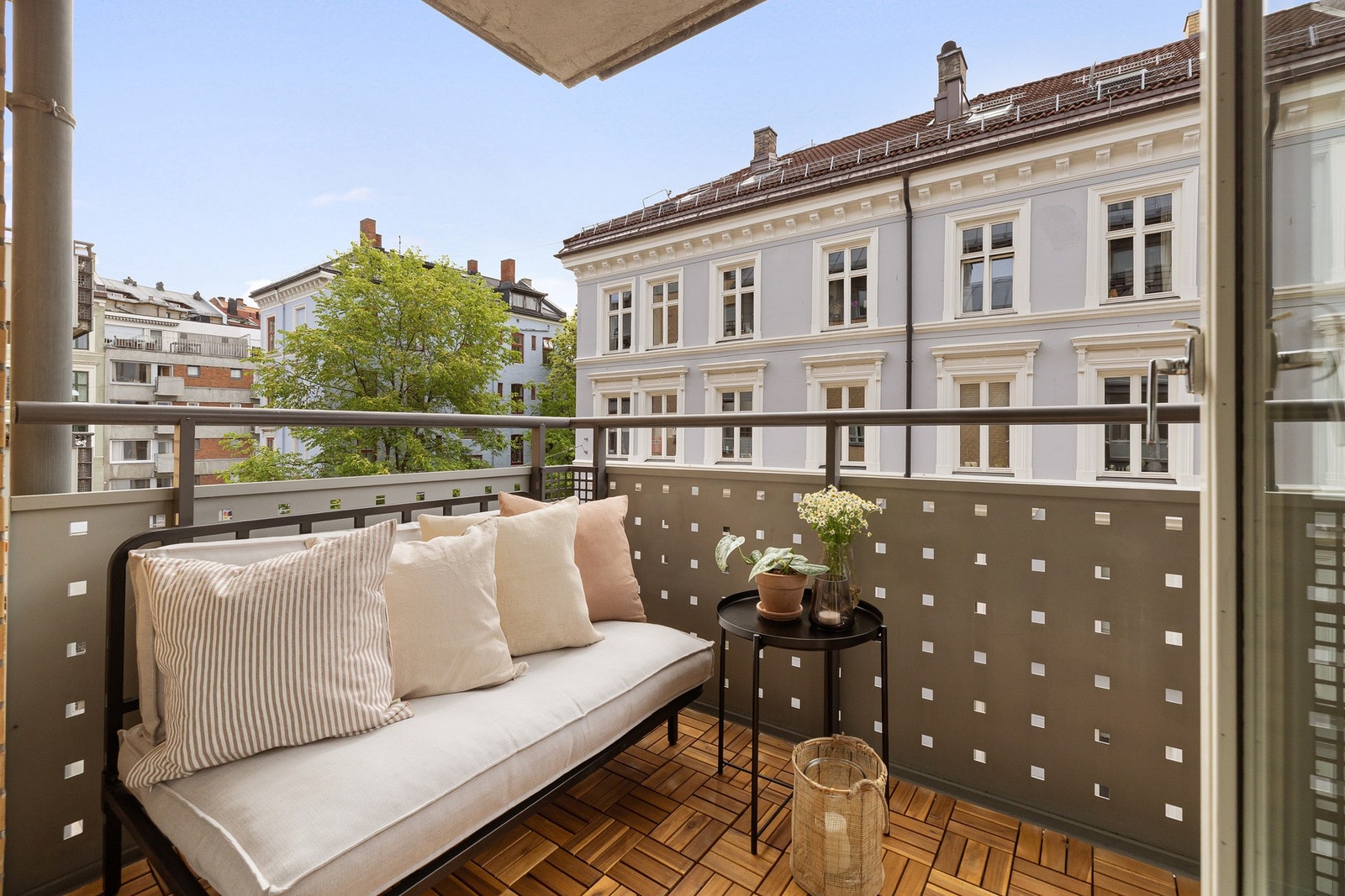 Balkong med gode solforhold - en herlig forlengelse av leiligheten på sommerhalvåret! Galleribilde