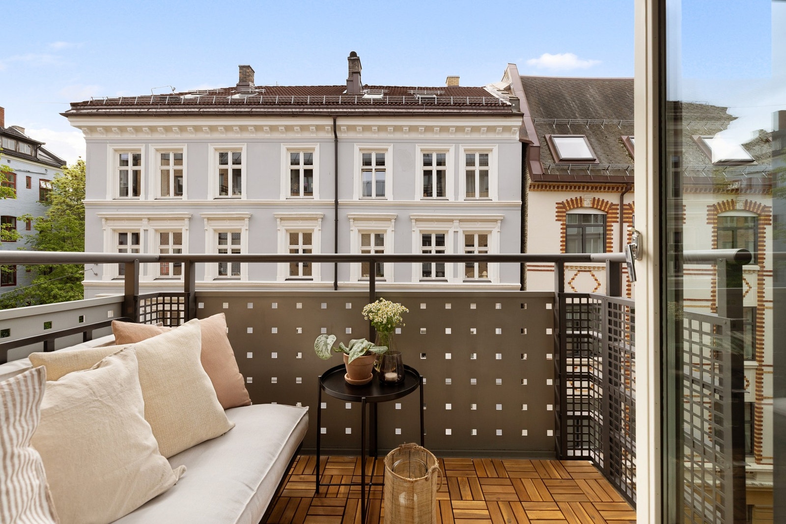 Her kan du nyte solen fra ca. 08-18 på sommerstid. Galleribilde