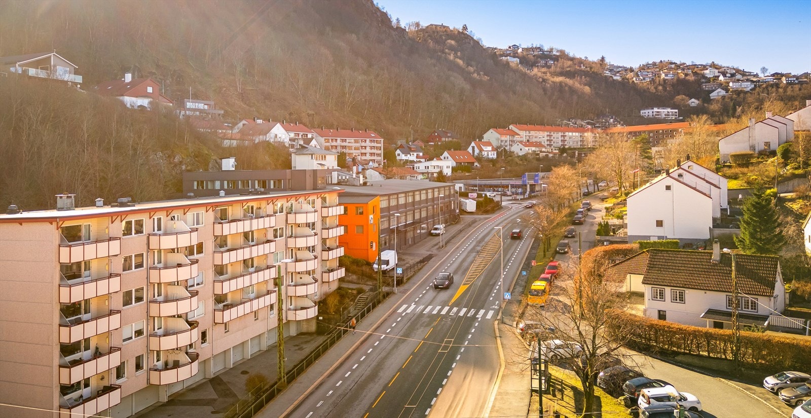 Leiligheten disponerer i tillegg to praktiske kjellerboder på 2,51 m² og 1,70 m². Galleribilde