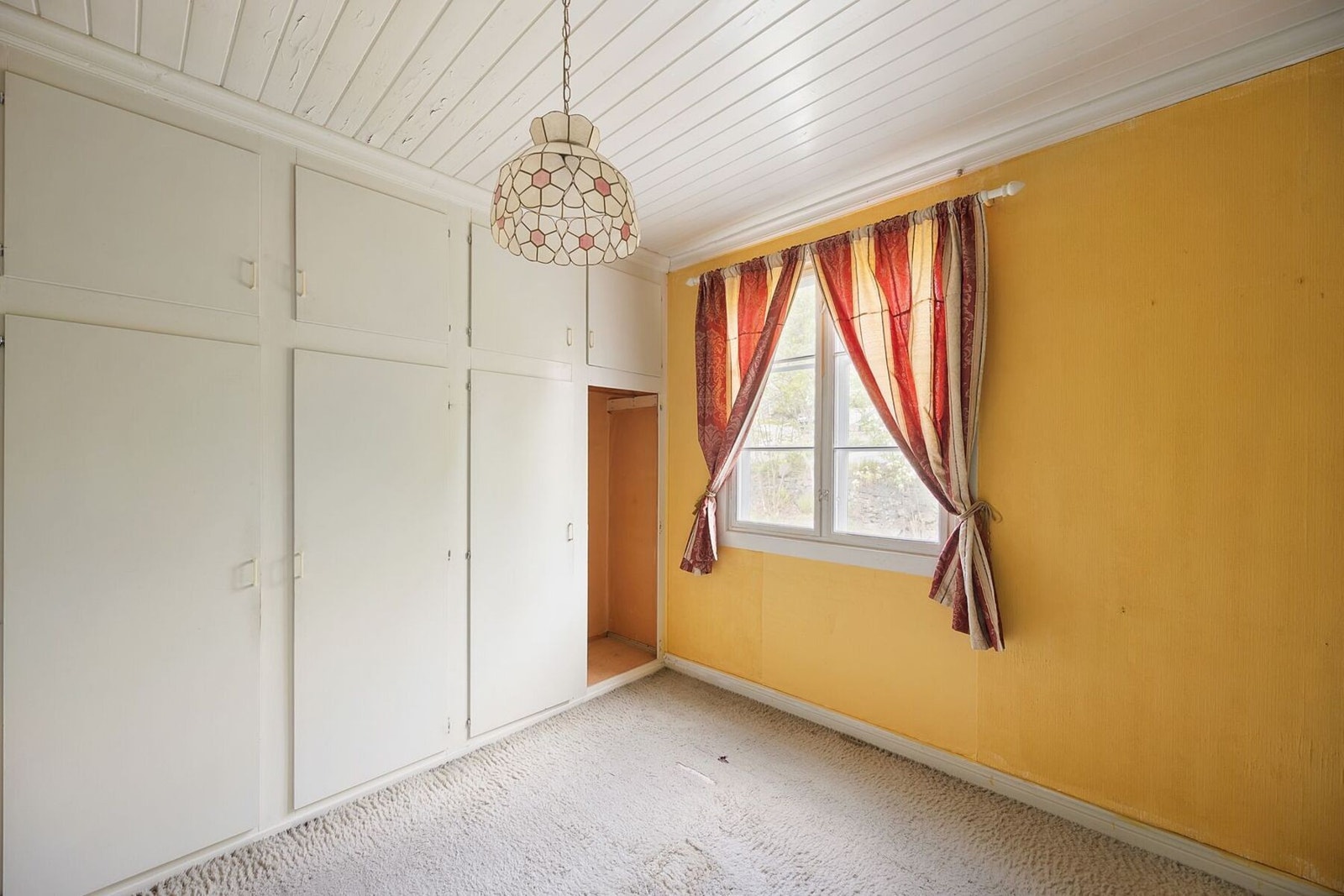 Alle tre soverommene er av god størrelse og samtlige har plassbygde garderobeskap. Galleribilde