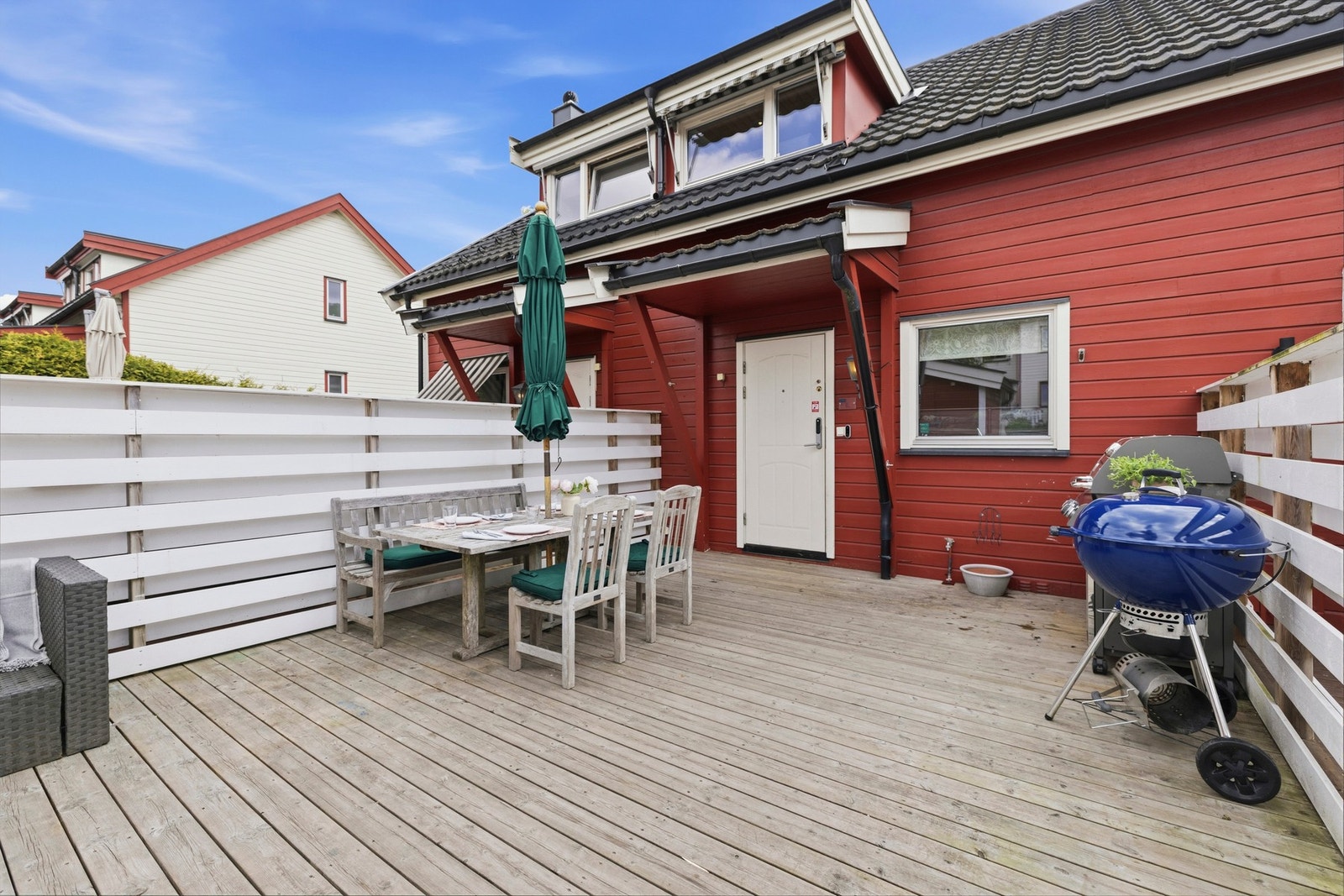 Ved inngangspartiet har du en vestvendt terrasse på ca. 34 m² Galleribilde