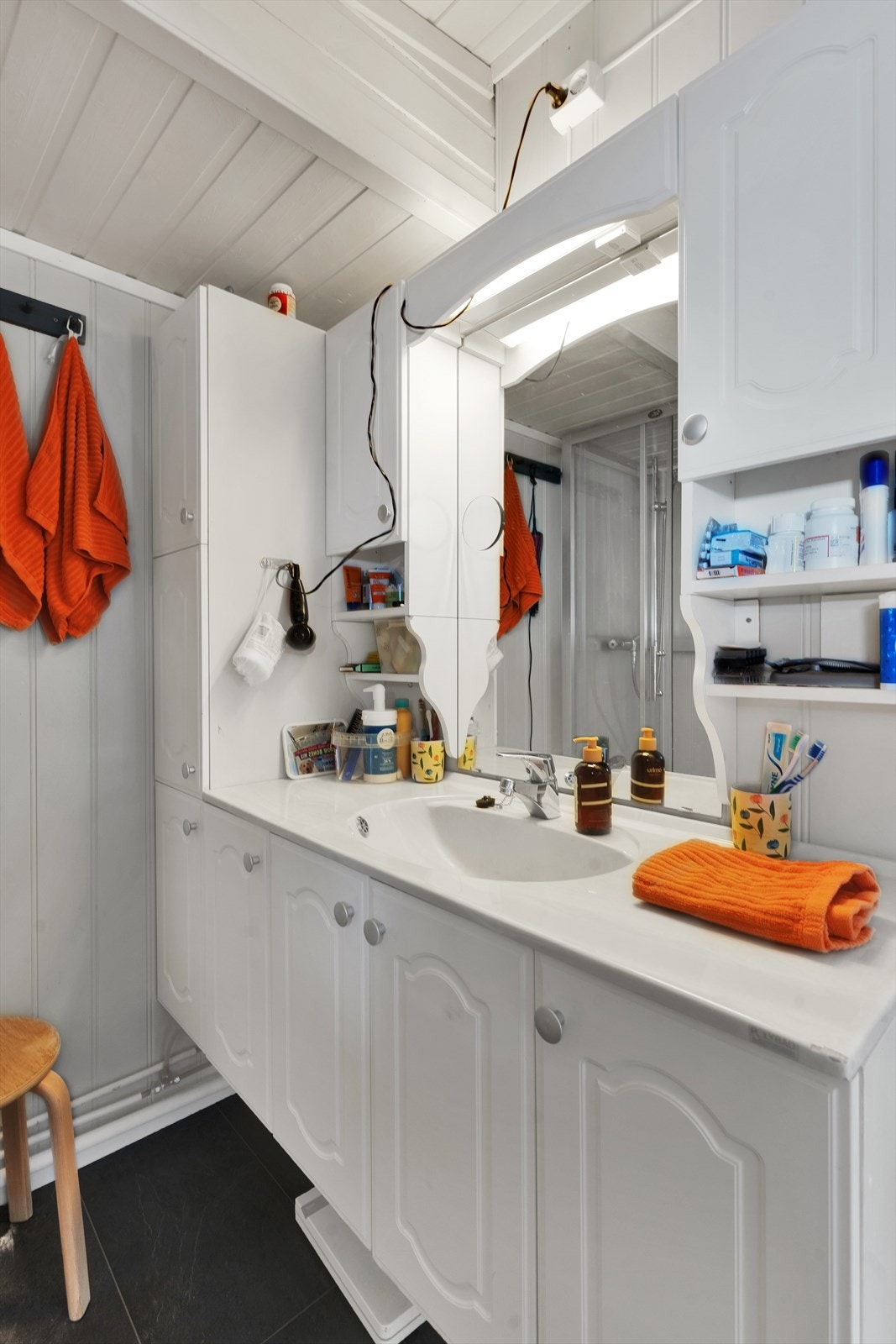 Bad med flislagt gulv... (suppler fra tilstandsrapport når den kommer). Galleribilde
