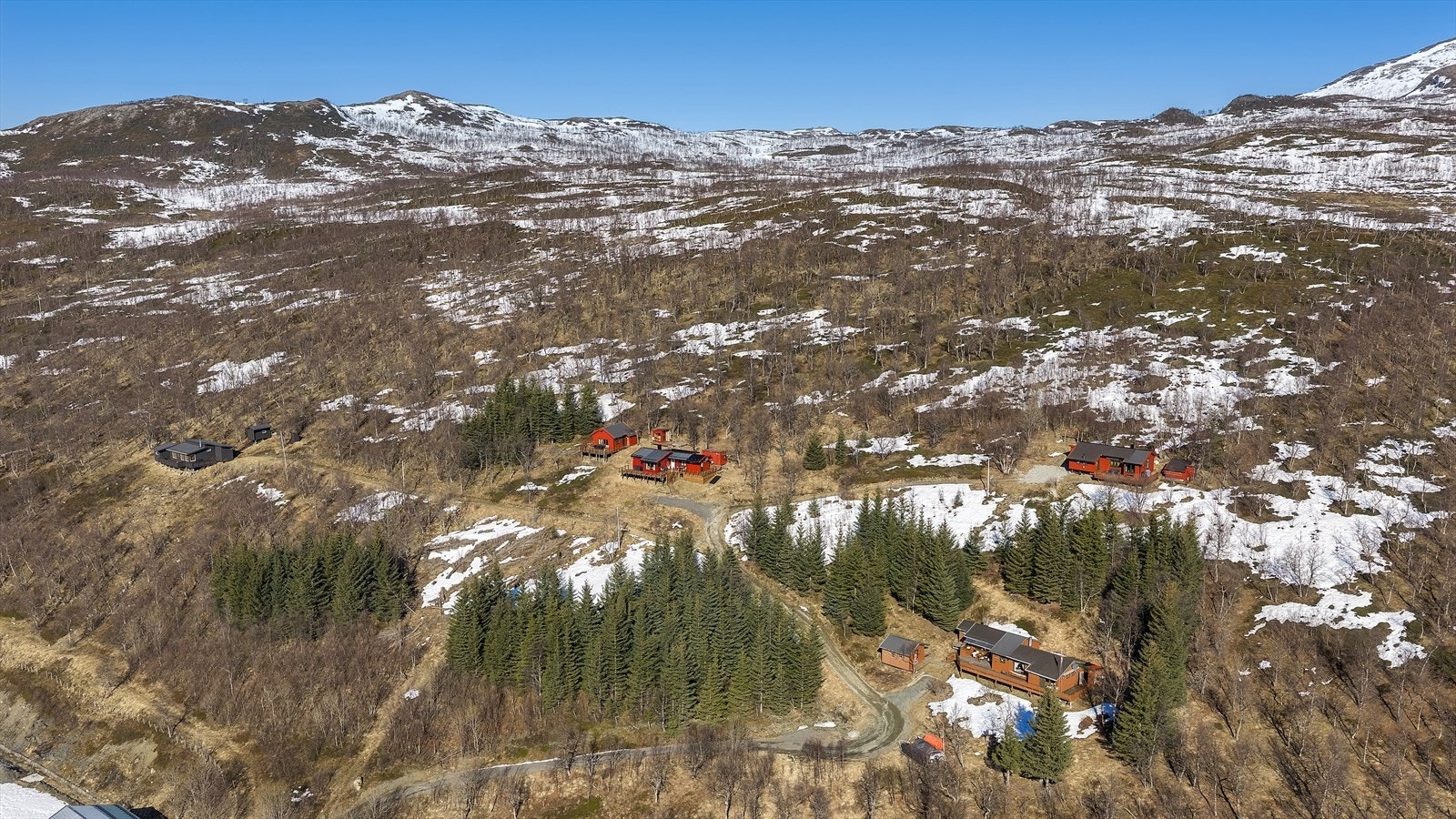 Rolige og fredelige omgivelser med de beste forutsetninger for rekreasjon og turliv, sommer som vinter! Galleribilde