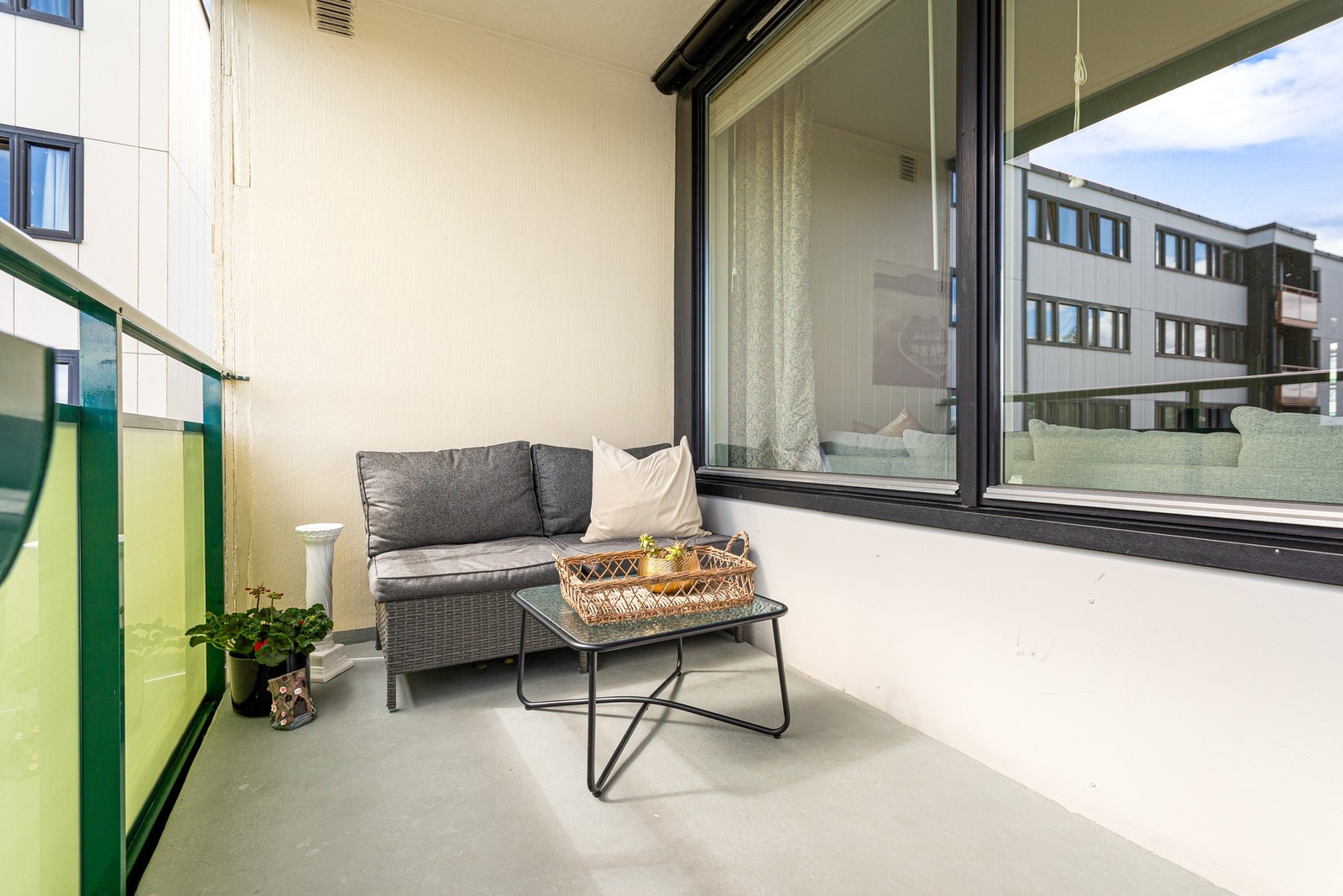 God plass til å innrede med ønsket utemøblering. Galleribilde