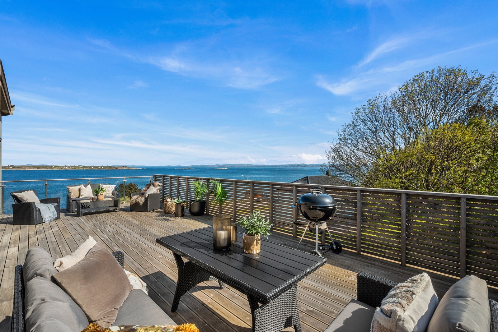 Fra takterrassen har du herlig havutsikt. Galleribilde