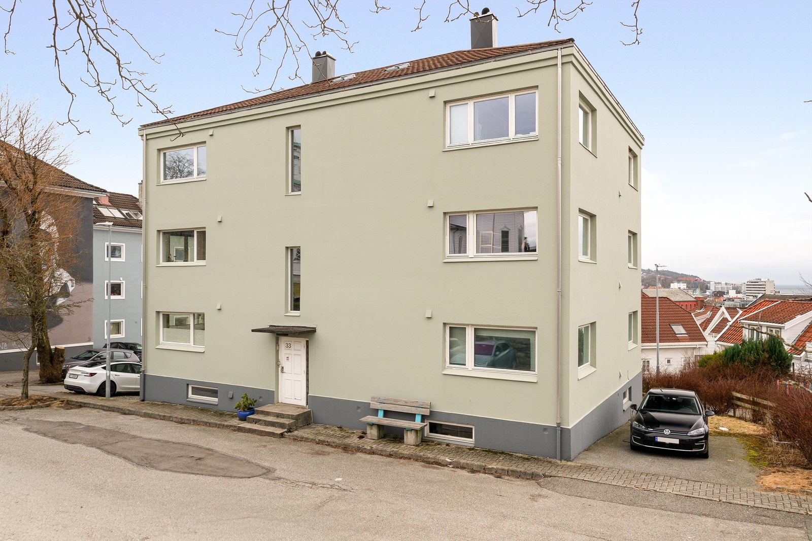 Kjekk 3-roms leilighet i 2. etg. med parkering og fantastisk utsikt til sentrum Galleribilde