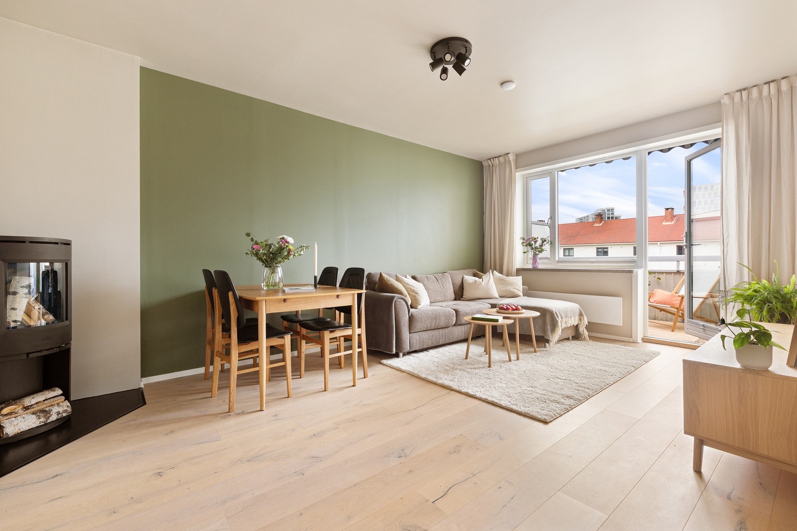 Velkommen til toppetasjen! Lett tilgjengelig "kun" tre etasjer opp, selv om leiligheten ligger i 4. etg. Foto: Trond Walsø (walsowork) Galleribilde