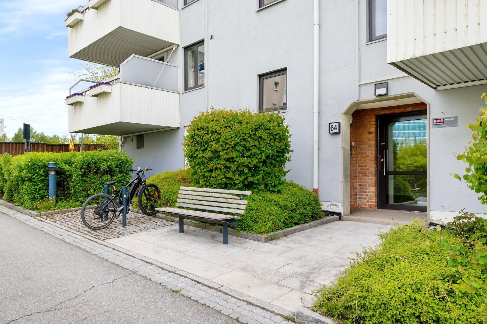 2 av 3 boder finner du i 1. etasje. Her er også felles sykkelrom! Galleribilde
