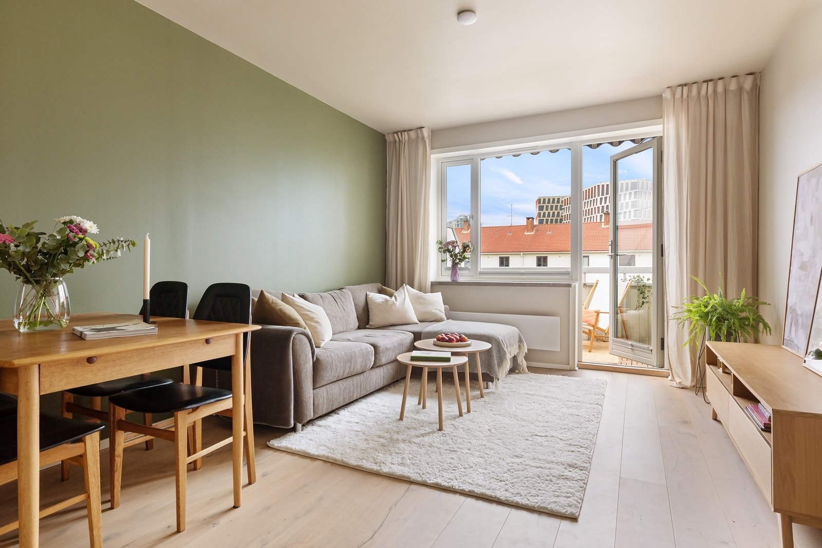 Vinduene og balkongdøra er fra 2018. Galleribilde