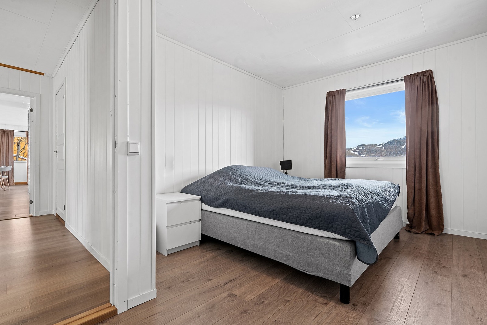 Hoveddelen har to rom i første etasje som i dag benyttes som soverom. Galleribilde