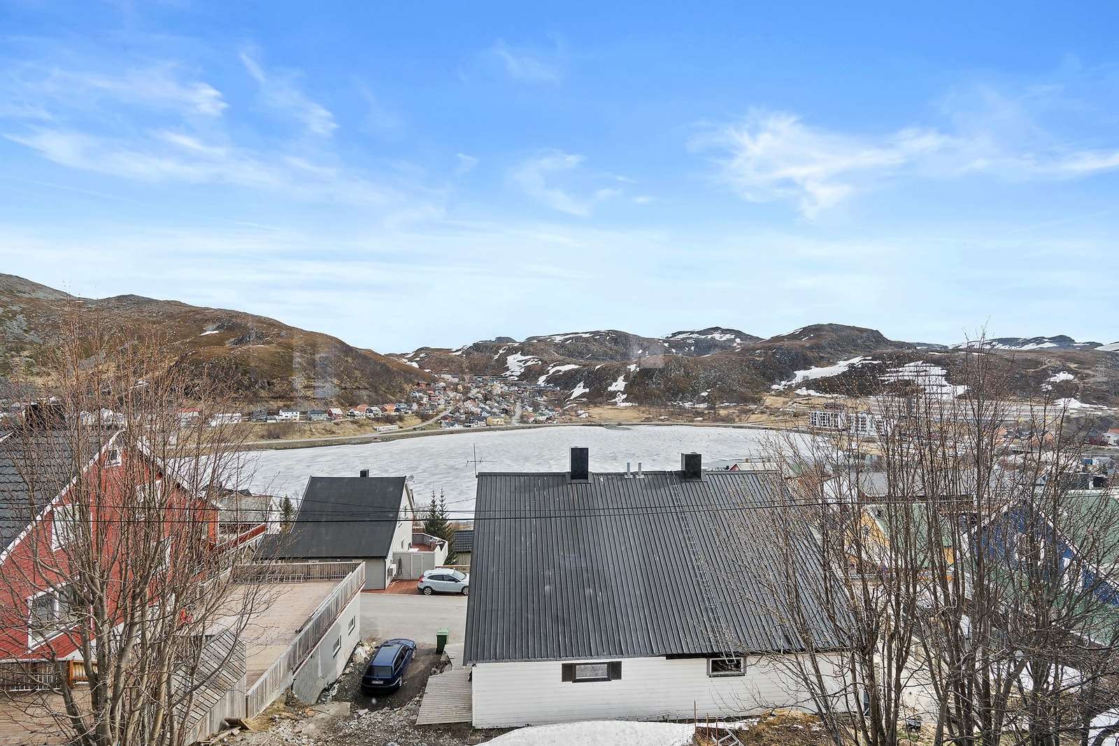 Utsikt fra eiendommen mot nærområdet. Galleribilde
