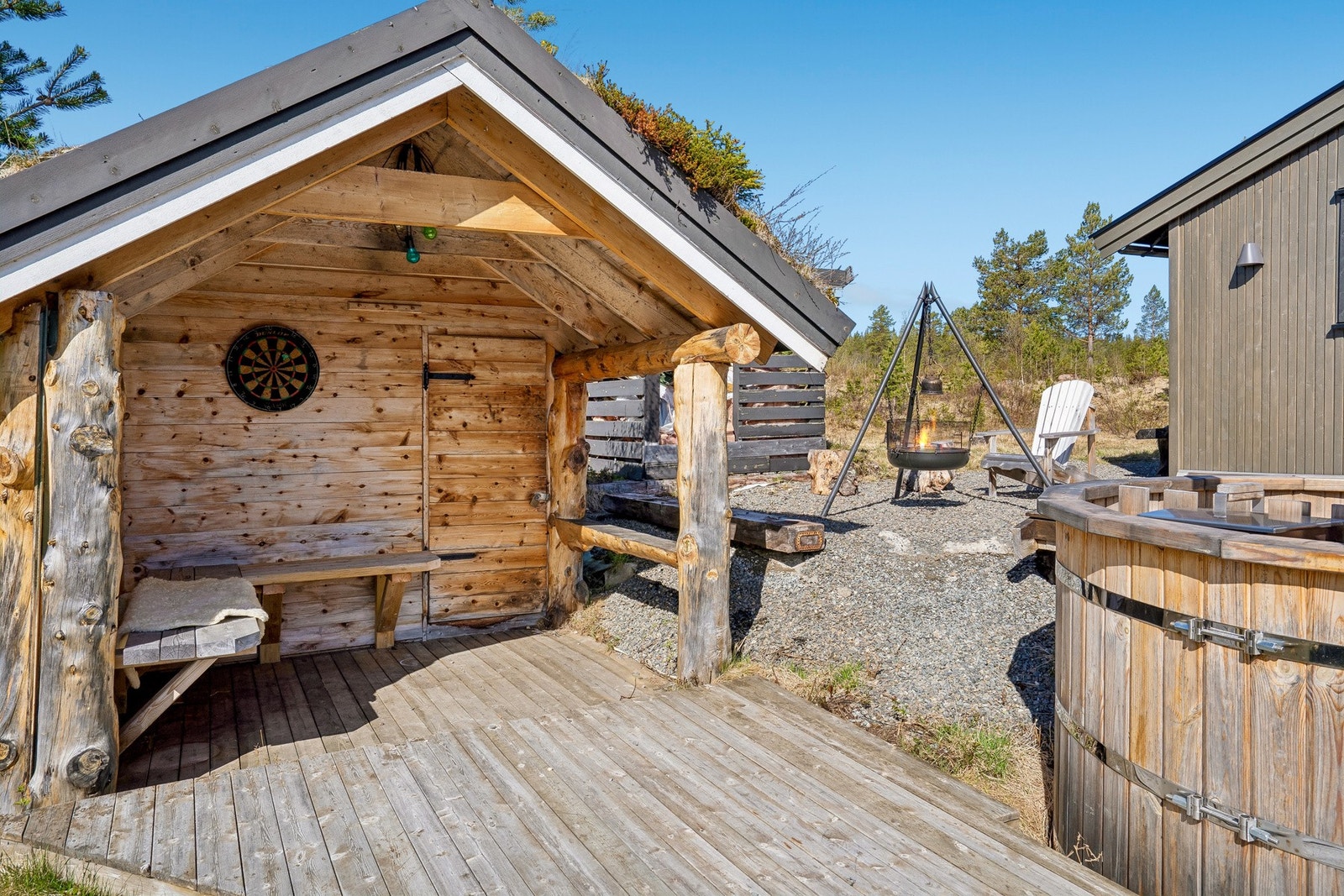Uthus med lagringsplass. Galleribilde