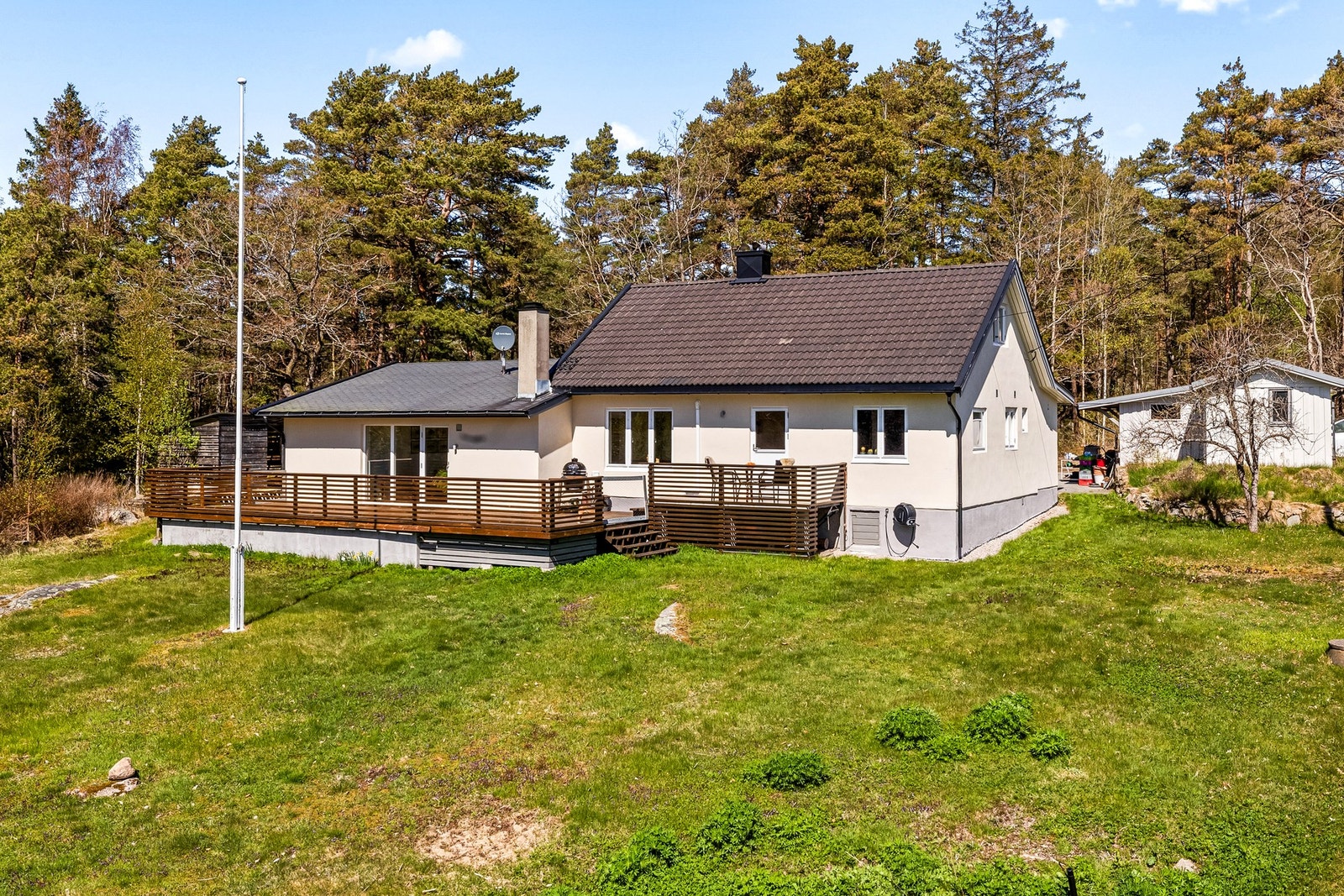 Velkommen til Møklegårdslia 5 - innholdsrik bolig med stor og solrik tomt. Galleribilde