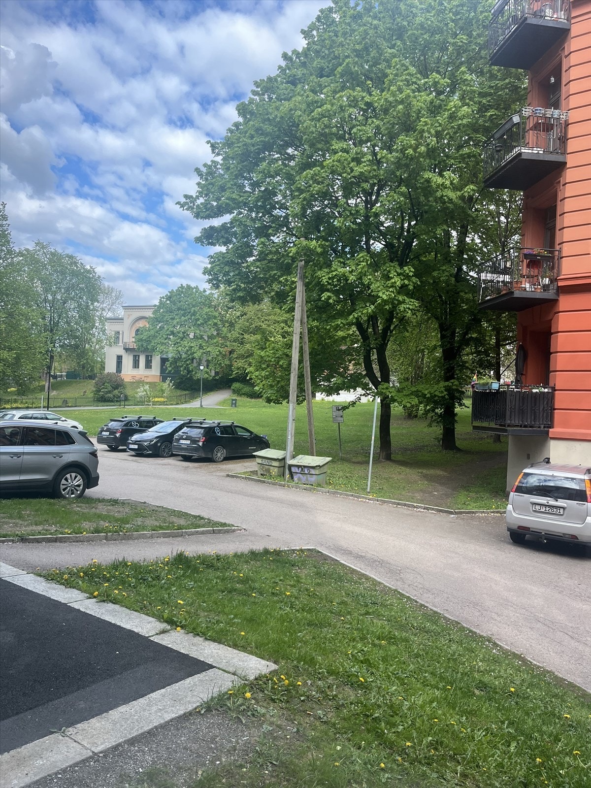 Gjesteparkering på tomten Galleribilde