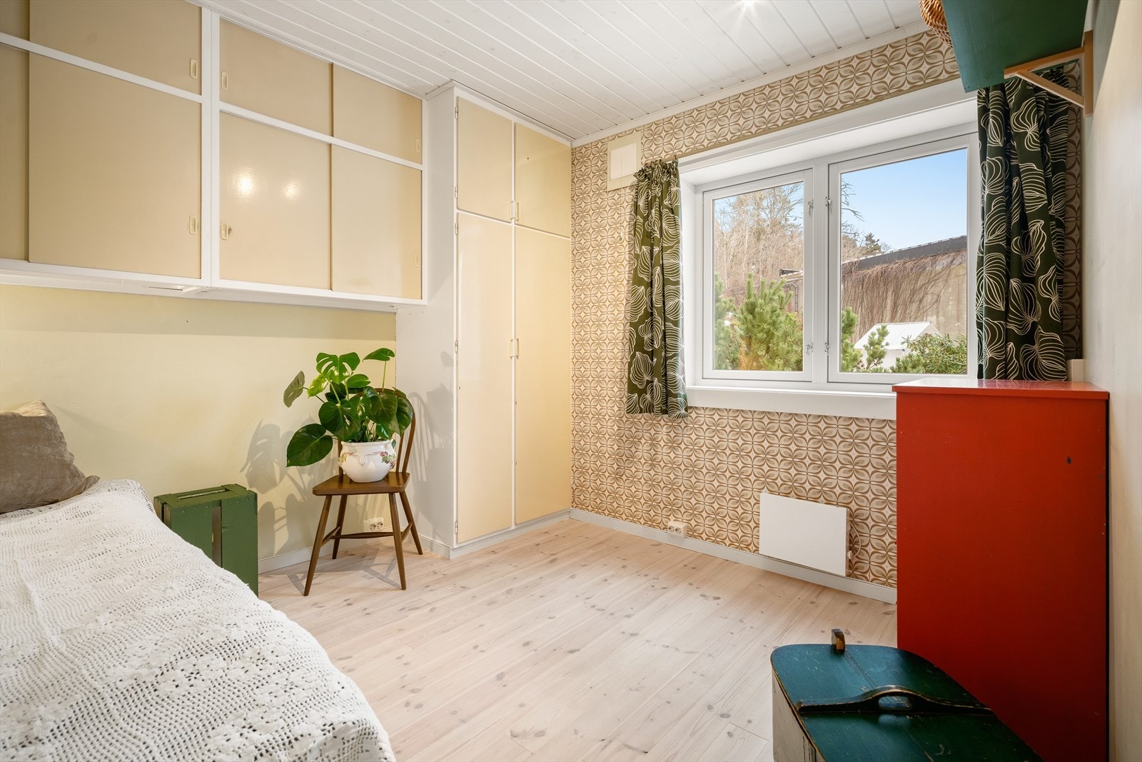Soverommet har god plass til oppbevaring og evt dobbeltseng Galleribilde