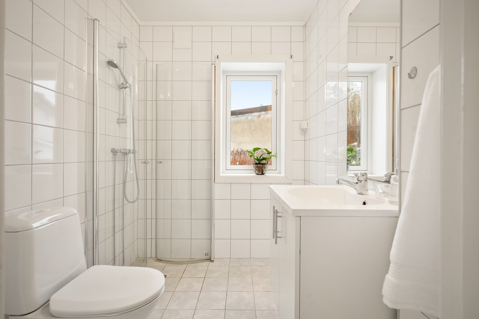 Badet i 1. etasje fikk nye flater i 2012 Galleribilde