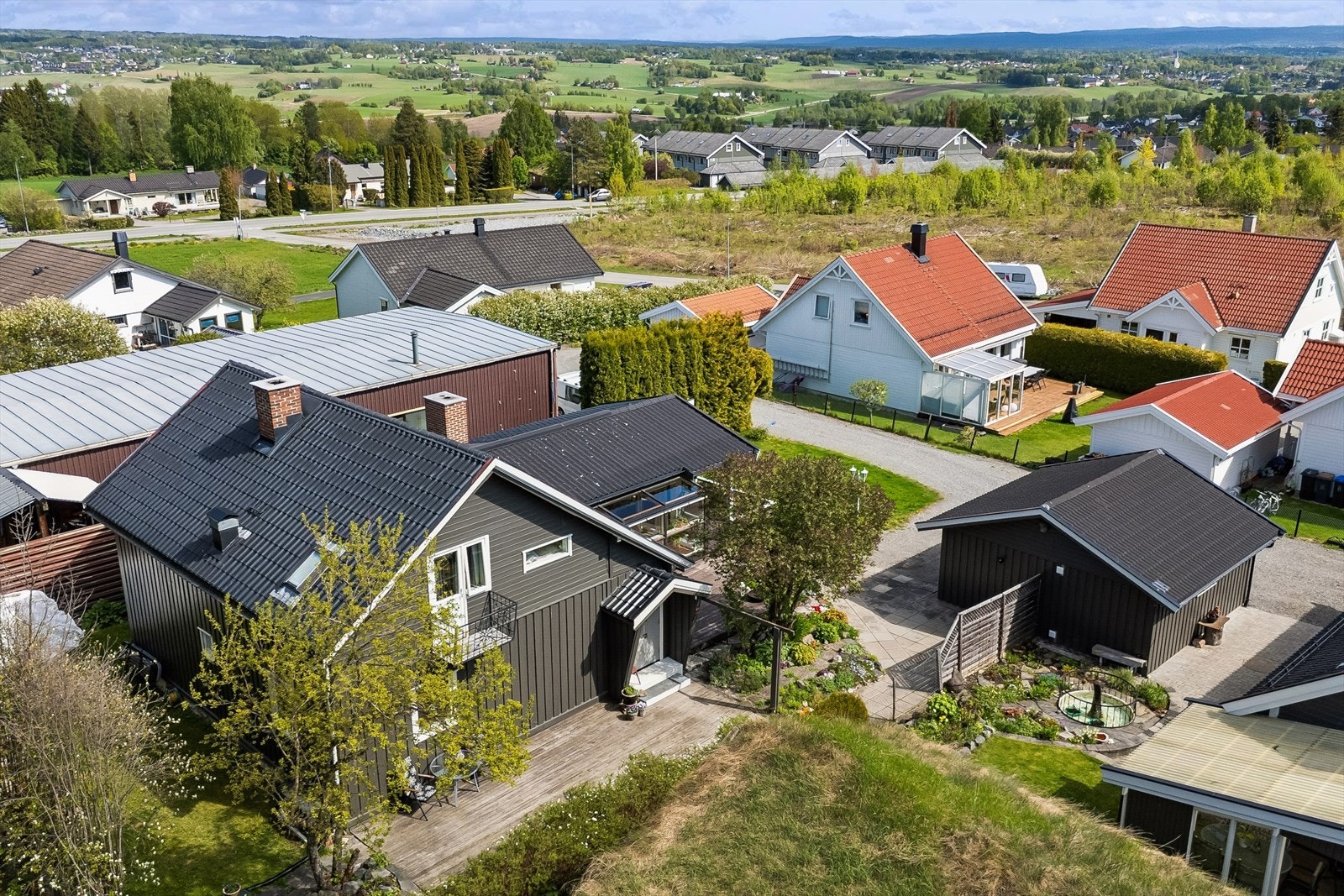 Boligen har god beliggenhet i et etablert og barnevennlig boligområde Galleribilde