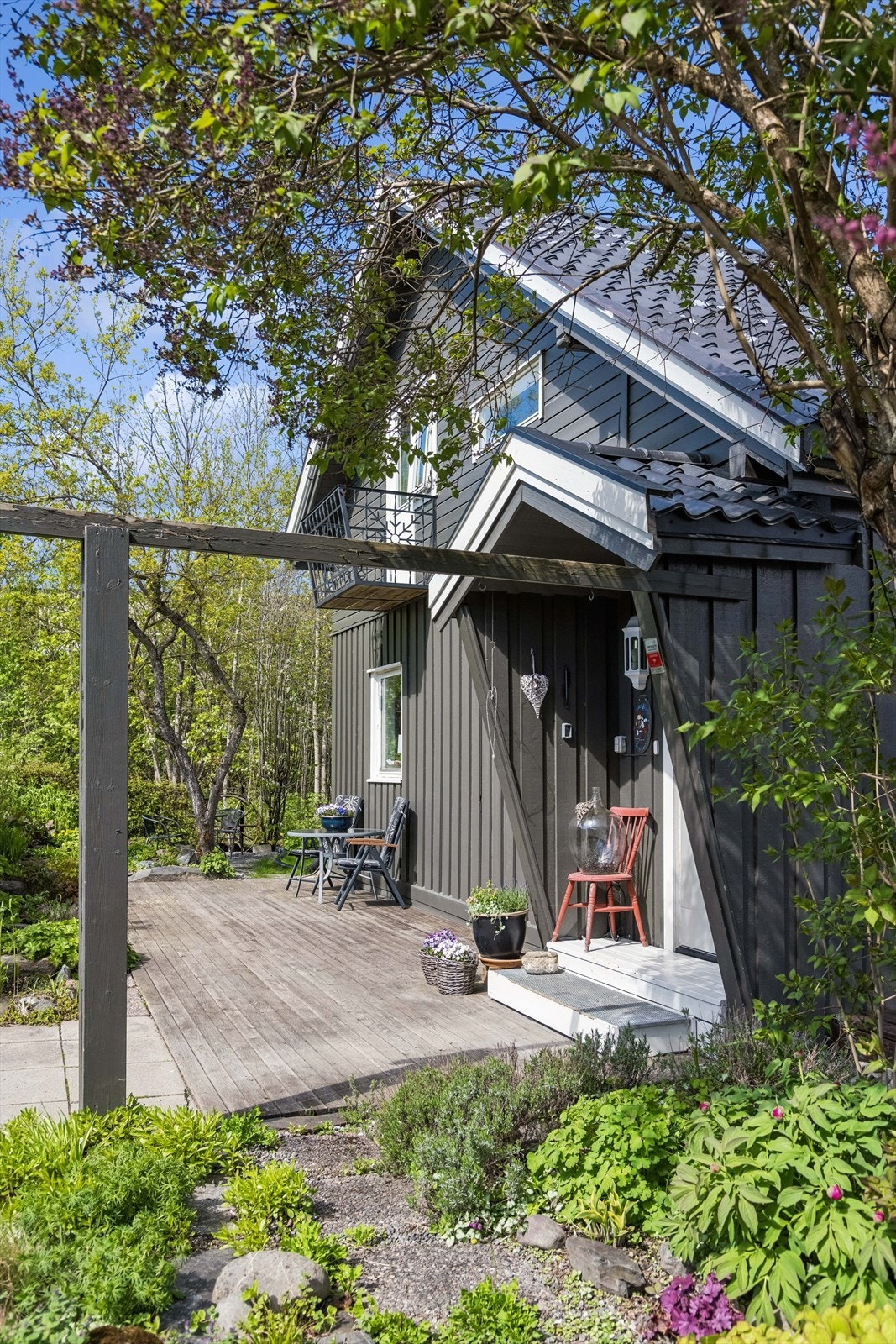 Hyggelig inngangsparti med markterrasse Galleribilde