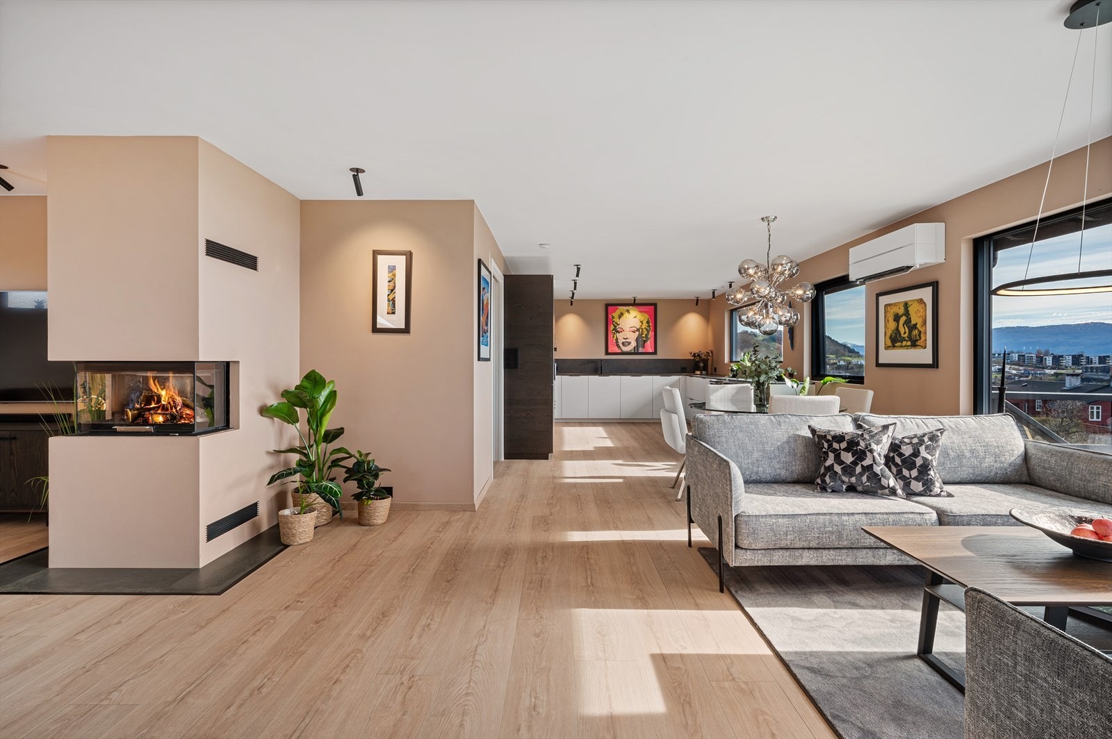 - En lekker og modernisert enebolig på hele 223 m² i et herlig nabolag sentralt i Os - Galleribilde