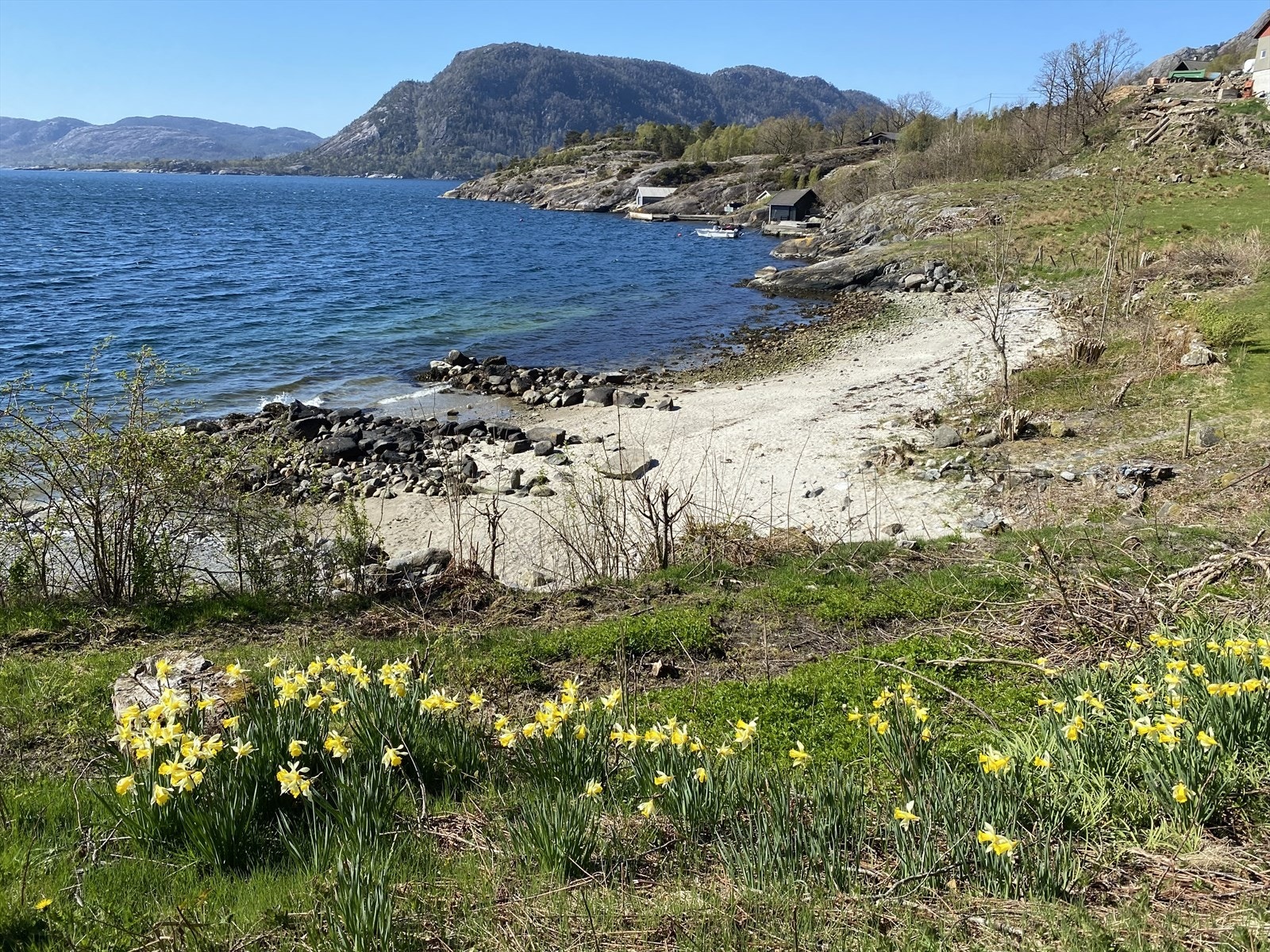Kort vei til fine badeplasser og strandlinje. Galleribilde