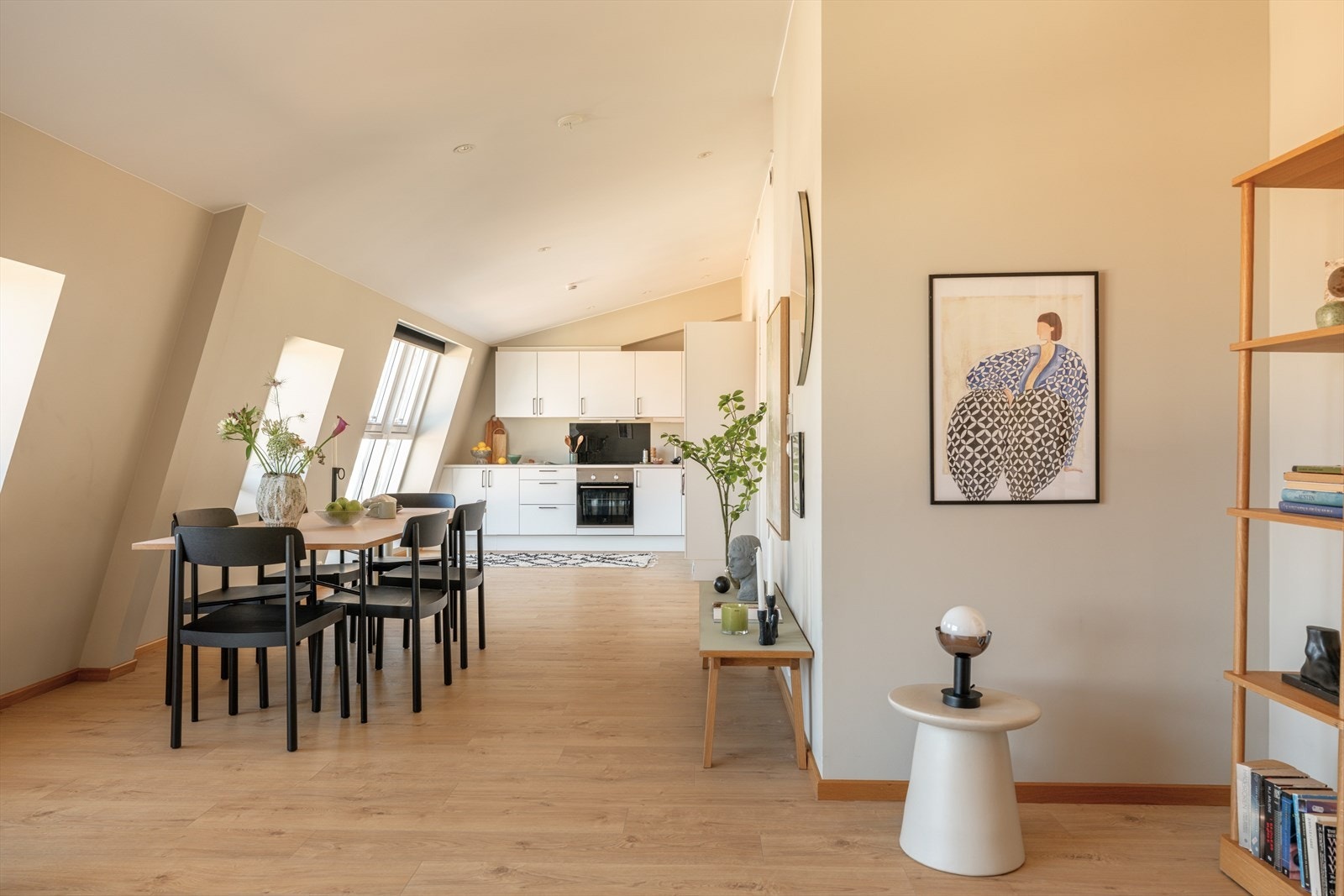 Himlinger med montert downlights. Galleribilde