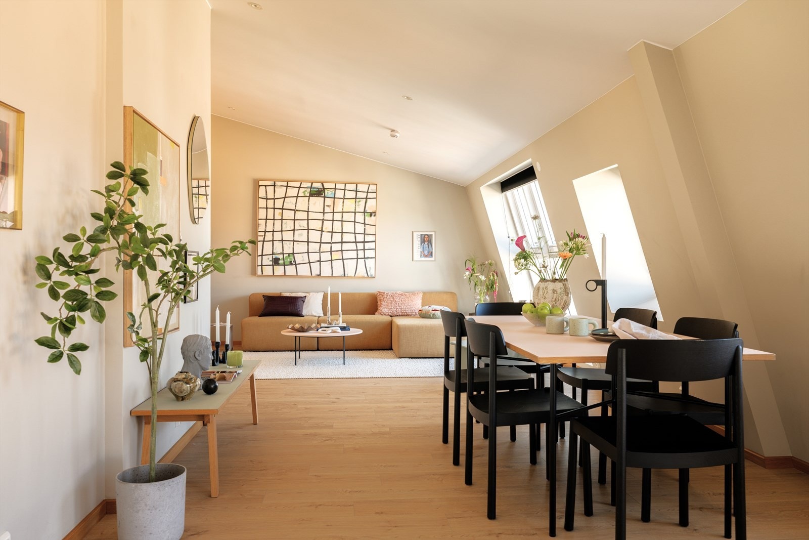 Velkommen til en sjelden kul toppleilighet i populære Christies gate! Foto: Einar Horsberg. Galleribilde