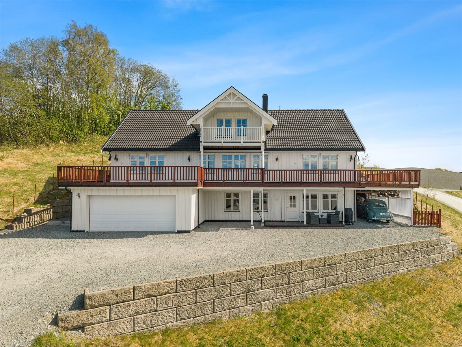Boligen byr på flere fantastiske uteplasser med gode solforhold og vakker utsikt over Buvika, Byneset og Geitastranda. Galleribilde
