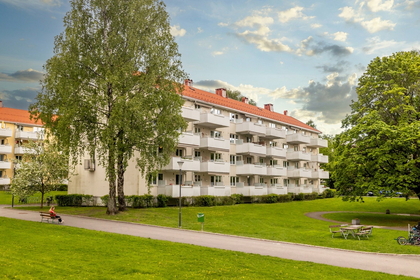 Fasader er rehabilitert i 2010. Tak er nytt i 2025. Galleribilde