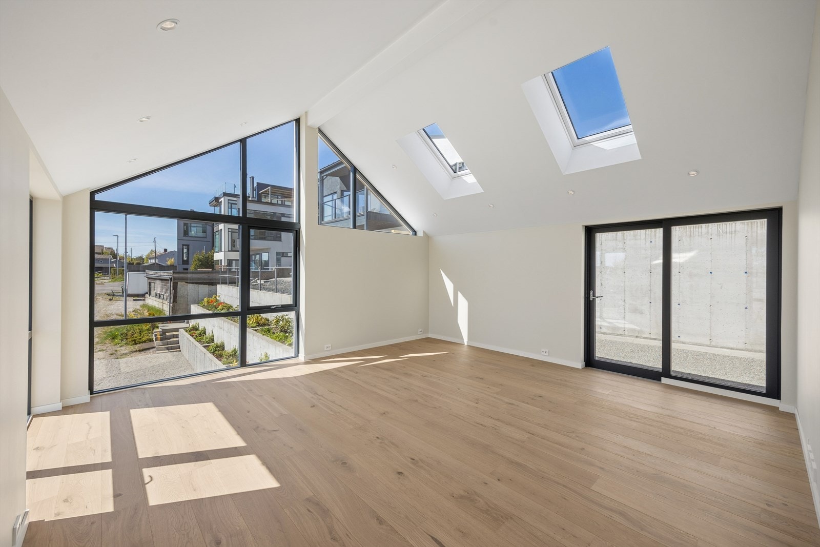 Heve-/skyvedør ut til baksiden av huset. Galleribilde