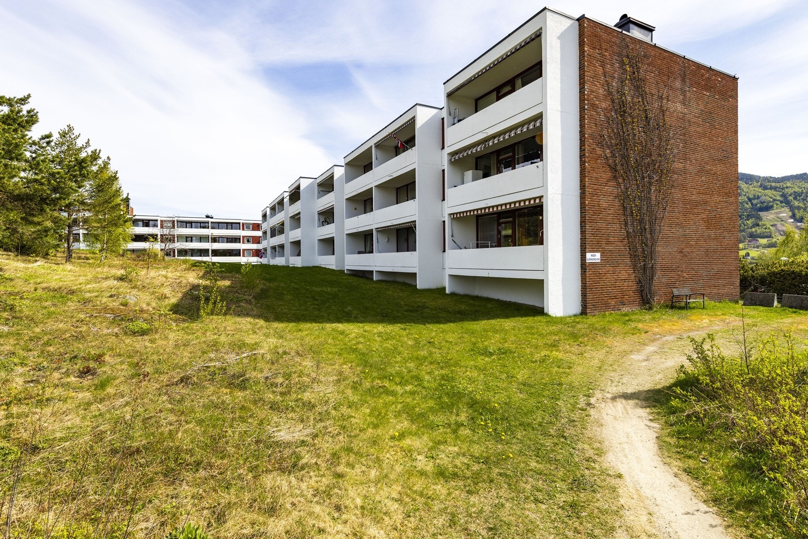 Leiligheten ligger sentralt i Vikersund med gangavstand til alt sentrum har å by på. Galleribilde