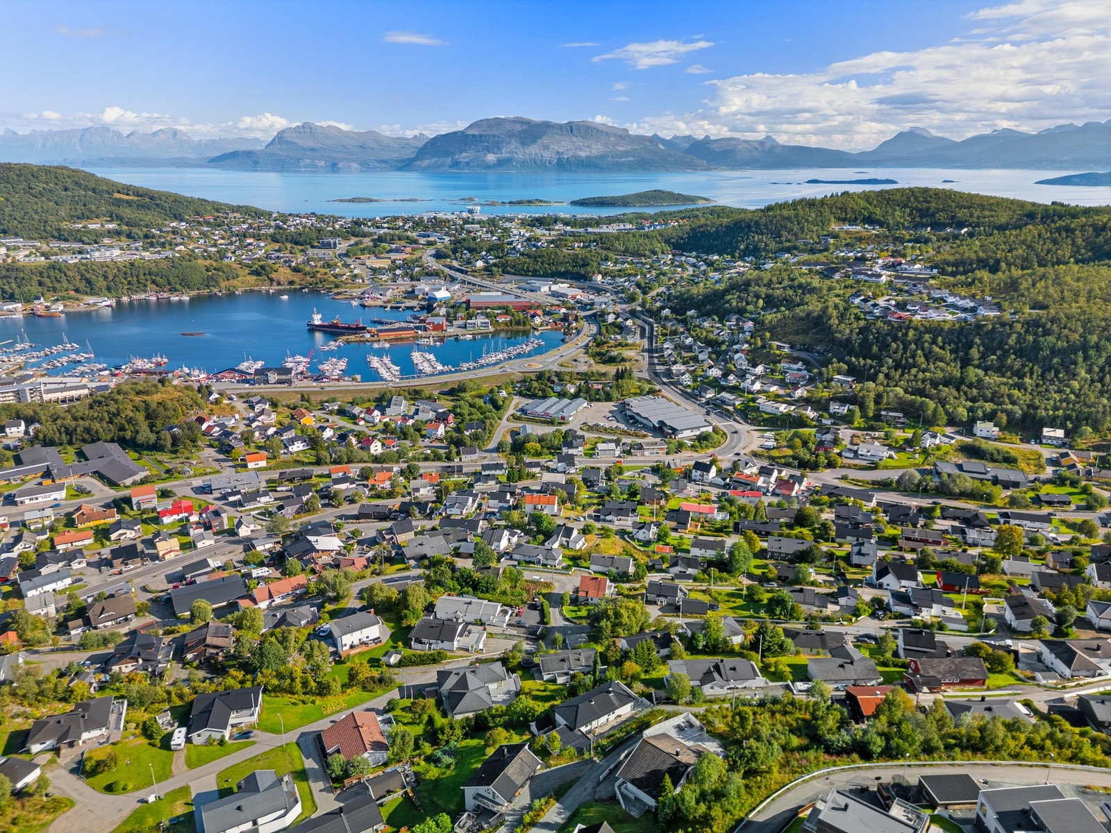 Det er også barnehage, skole og dagligvare innen 1 km rekkevidde Galleribilde