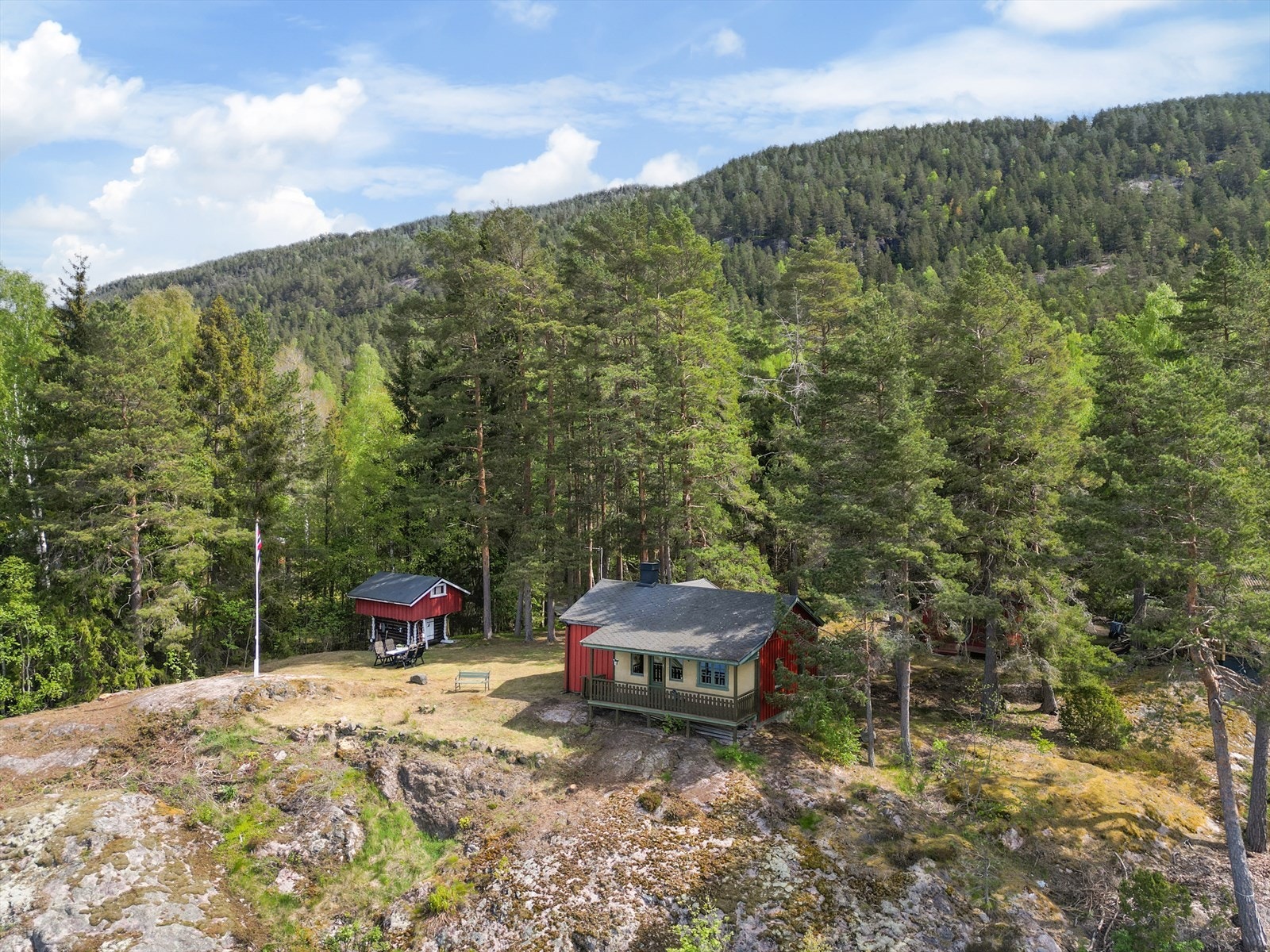 Her er du omkranset av skog, med kort vei til turstier. Galleribilde