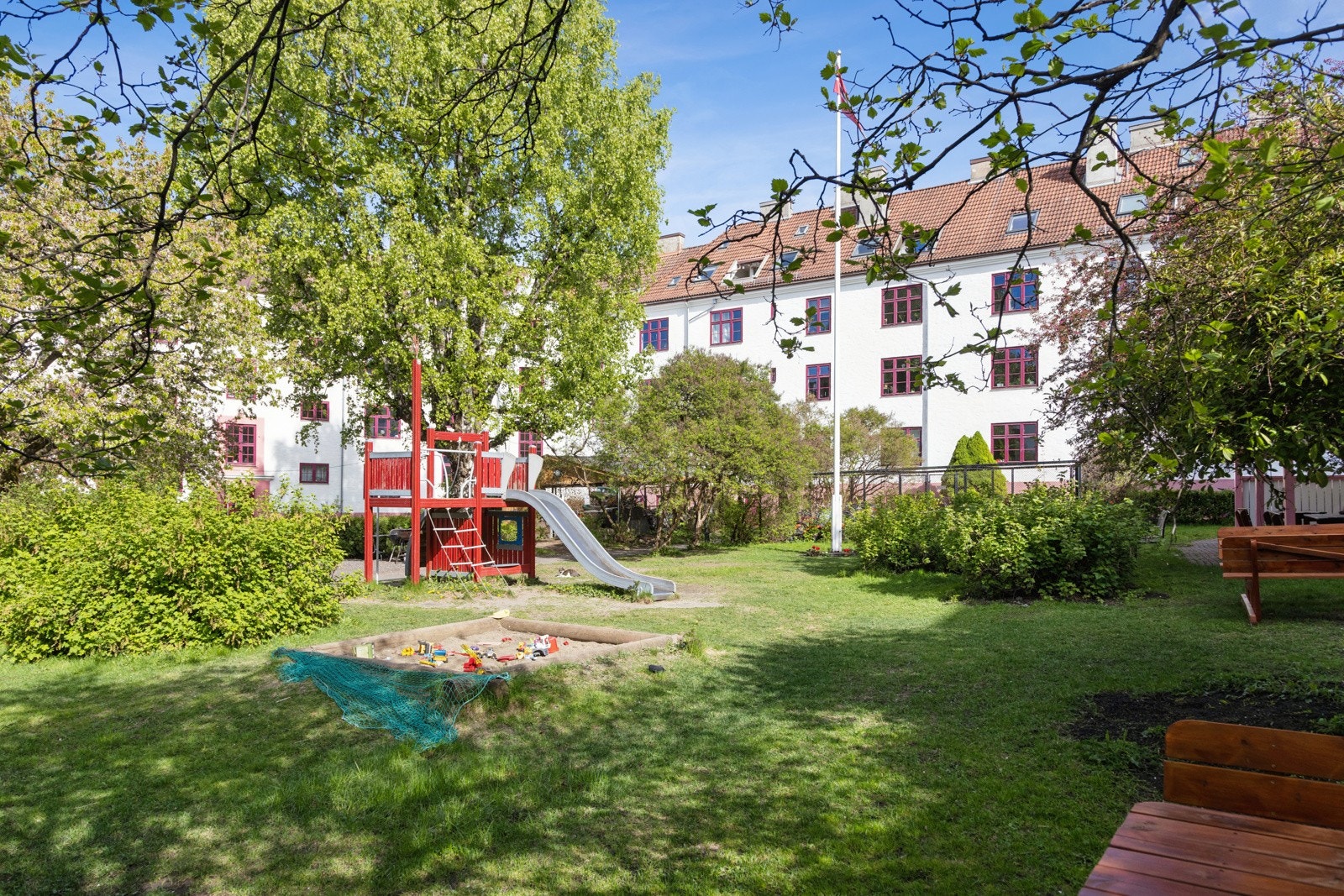 Englandsgården er kjent for sitt vakre hageanlegg Galleribilde