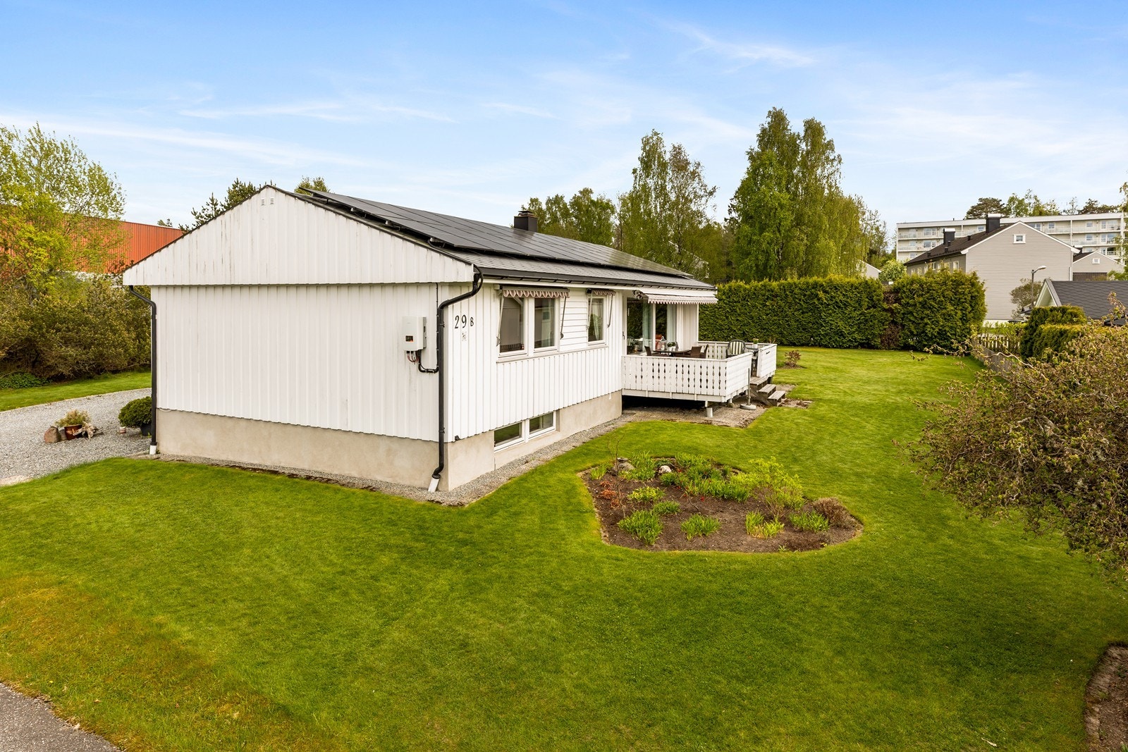 Solcellepanel på taket bidrar til å holde energikostnadene nede Galleribilde