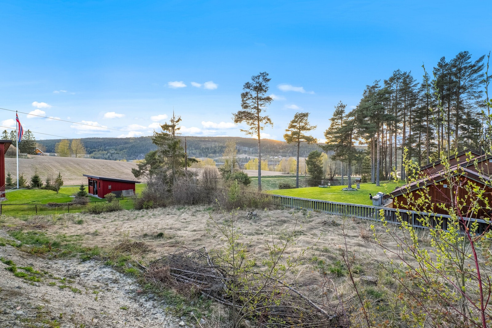 Overvannshåndtering på egen tomt er prosjektert, og geoteknisk notat foreligger. Galleribilde