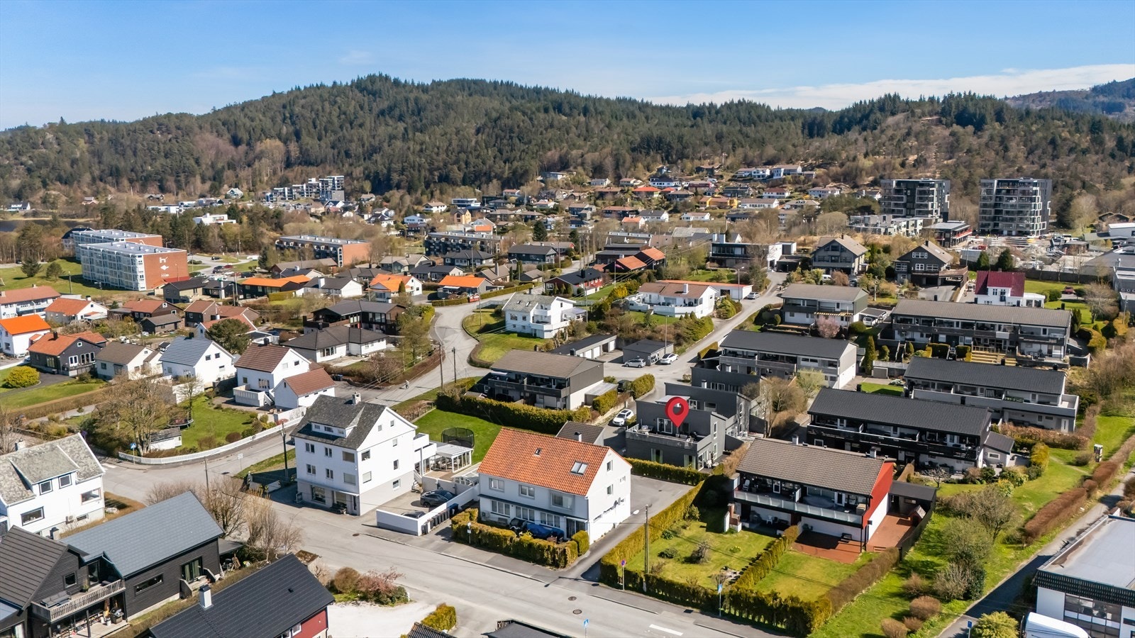 Boligen ligger i et etablert og barnevennlig nabolag. Galleribilde