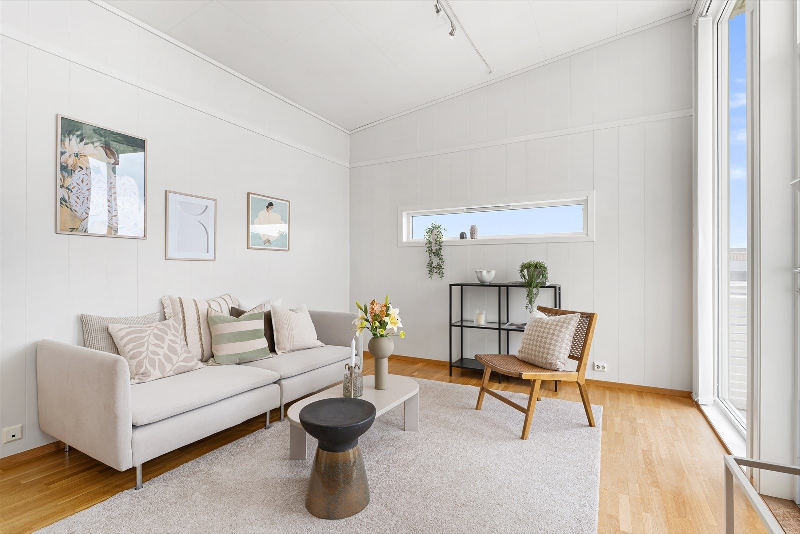 Legg merke til det smale vinduet, her får en ekstra lys uten at det går på bekostning av møbleringsmulighetene. Galleribilde