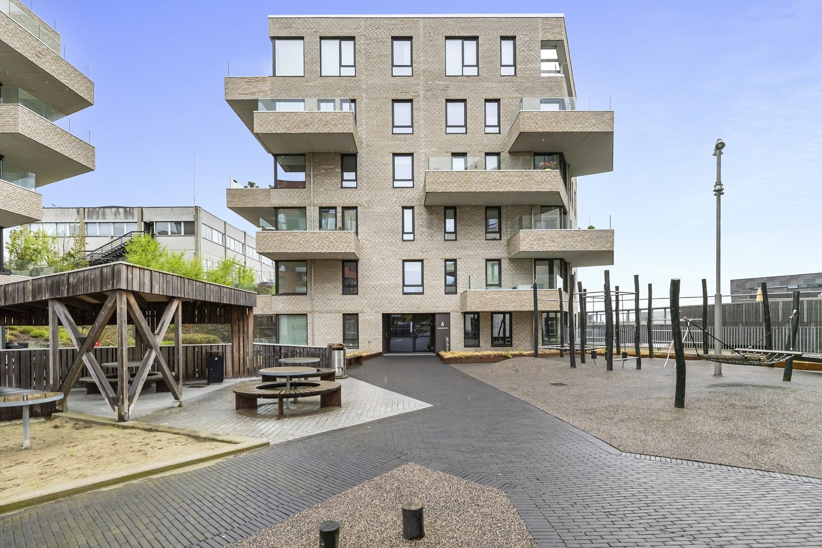 Det er godt med lagringsmuligheter i ekstern i underetasjen. Galleribilde